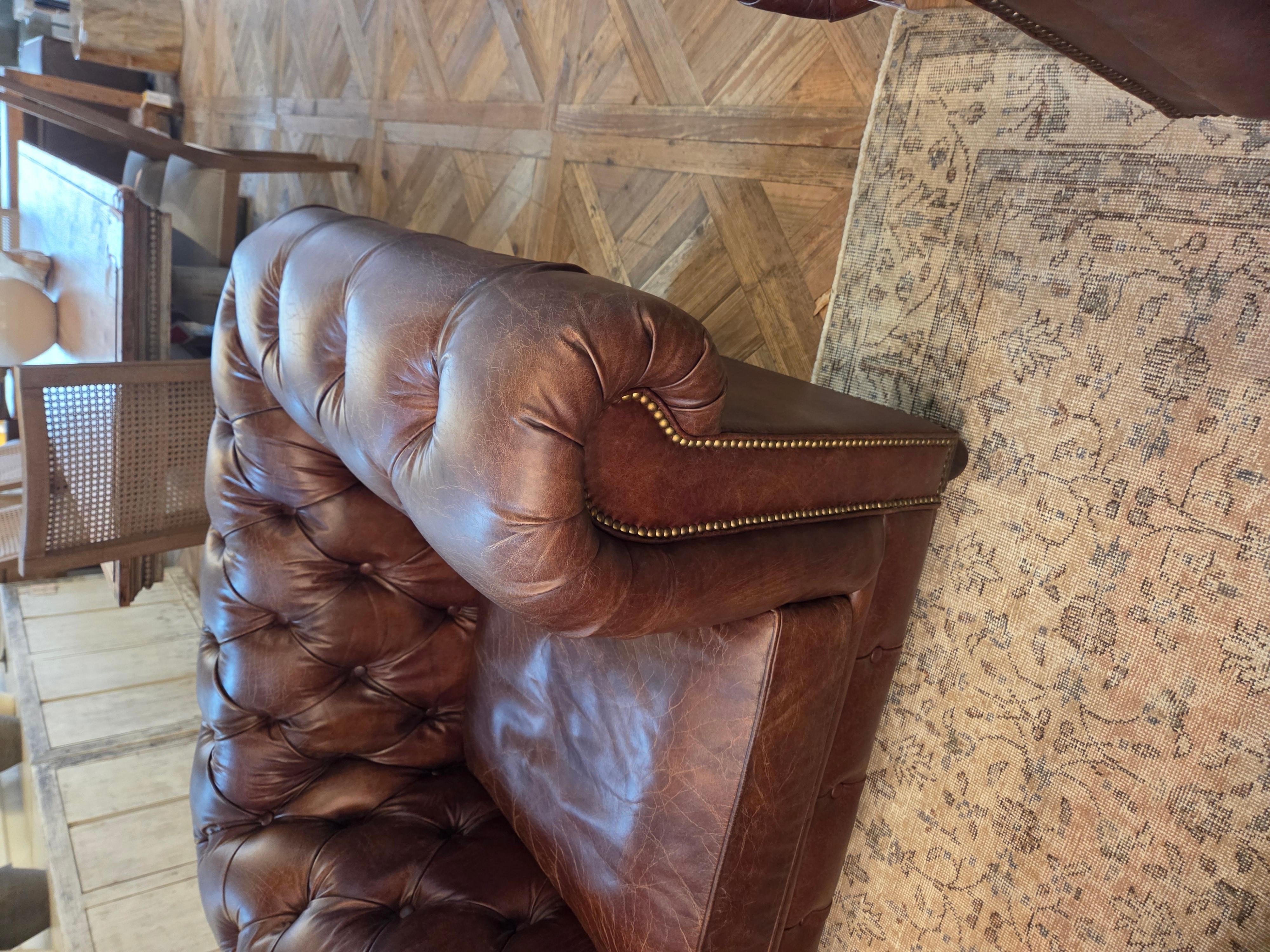 Handsome Chesterfield Club Chairs, Great Color And Patination, Preis pro Stuhl (21. Jahrhundert und zeitgenössisch) im Angebot