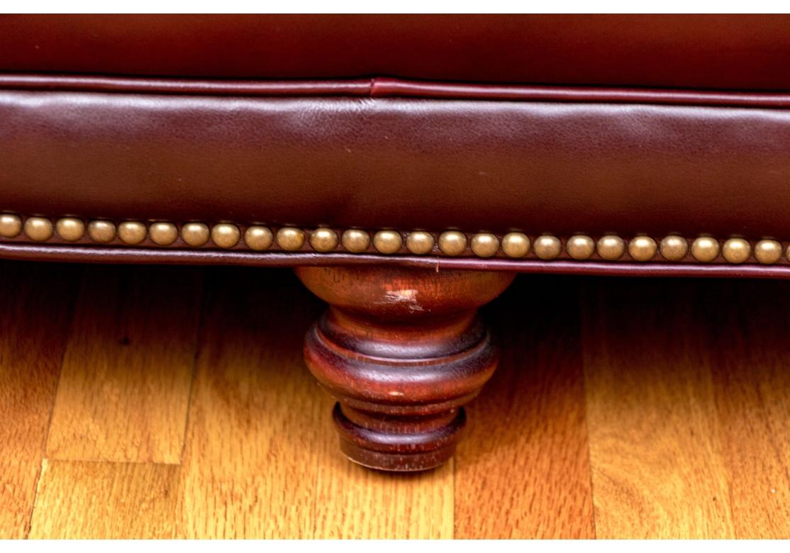 Bellissimo divano in pelle con bottoni in stile Chesterfield in vendita 2