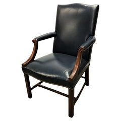 Magnifique fauteuil en acajou de style Chippendale de Gainsborough en cuir bleu