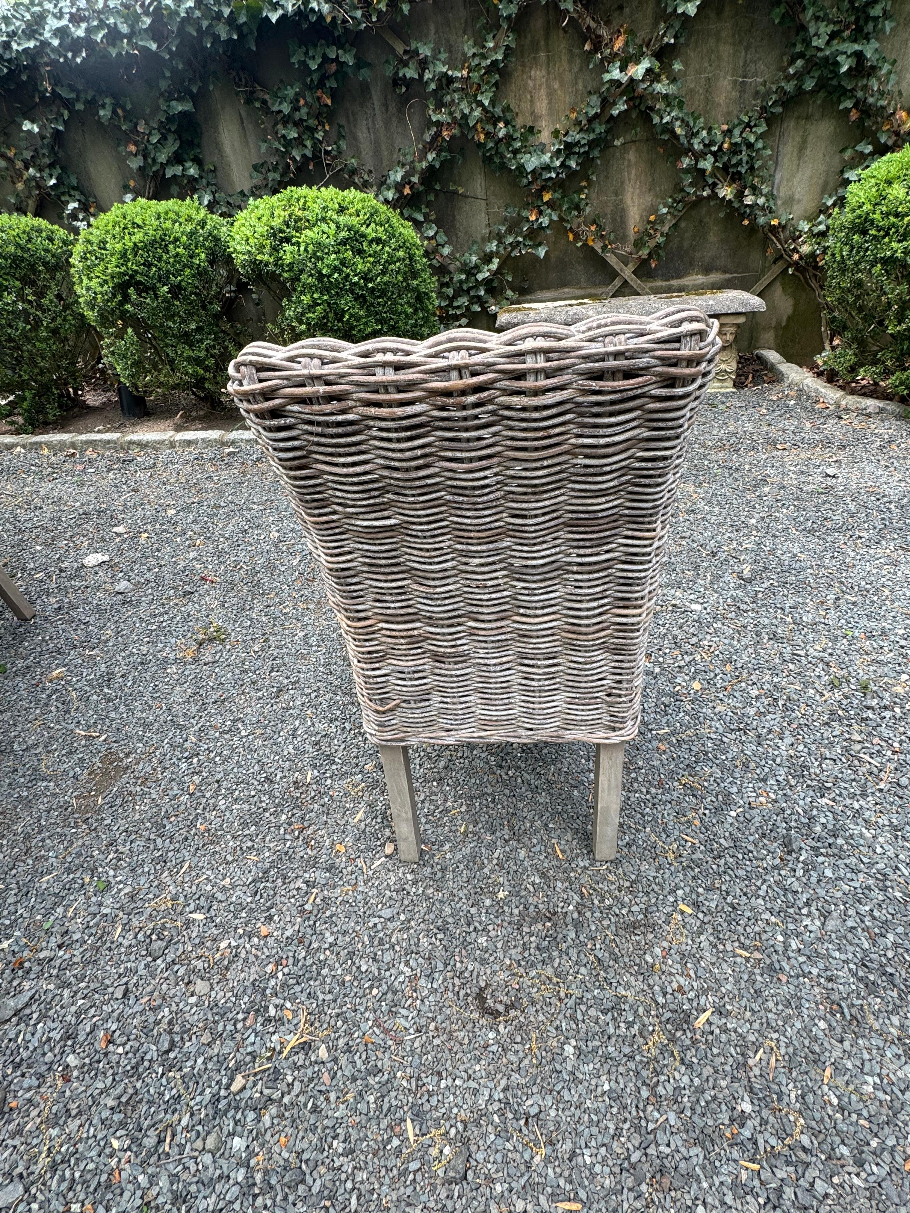 Handsome Coastal Rattan Dining Set In Good Condition For Sale In Hopewell, NJ
