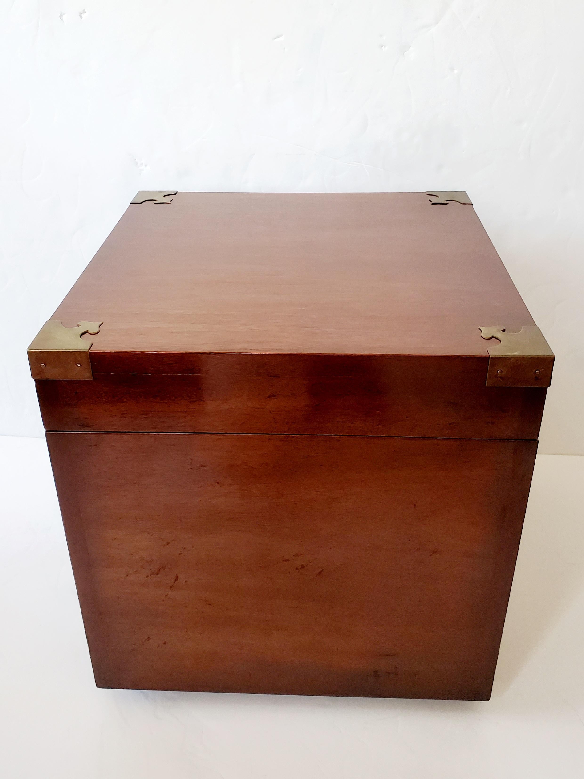 Handsome Cube Shaped Mahogany Trunk End Table with Brass Corners For Sale 5