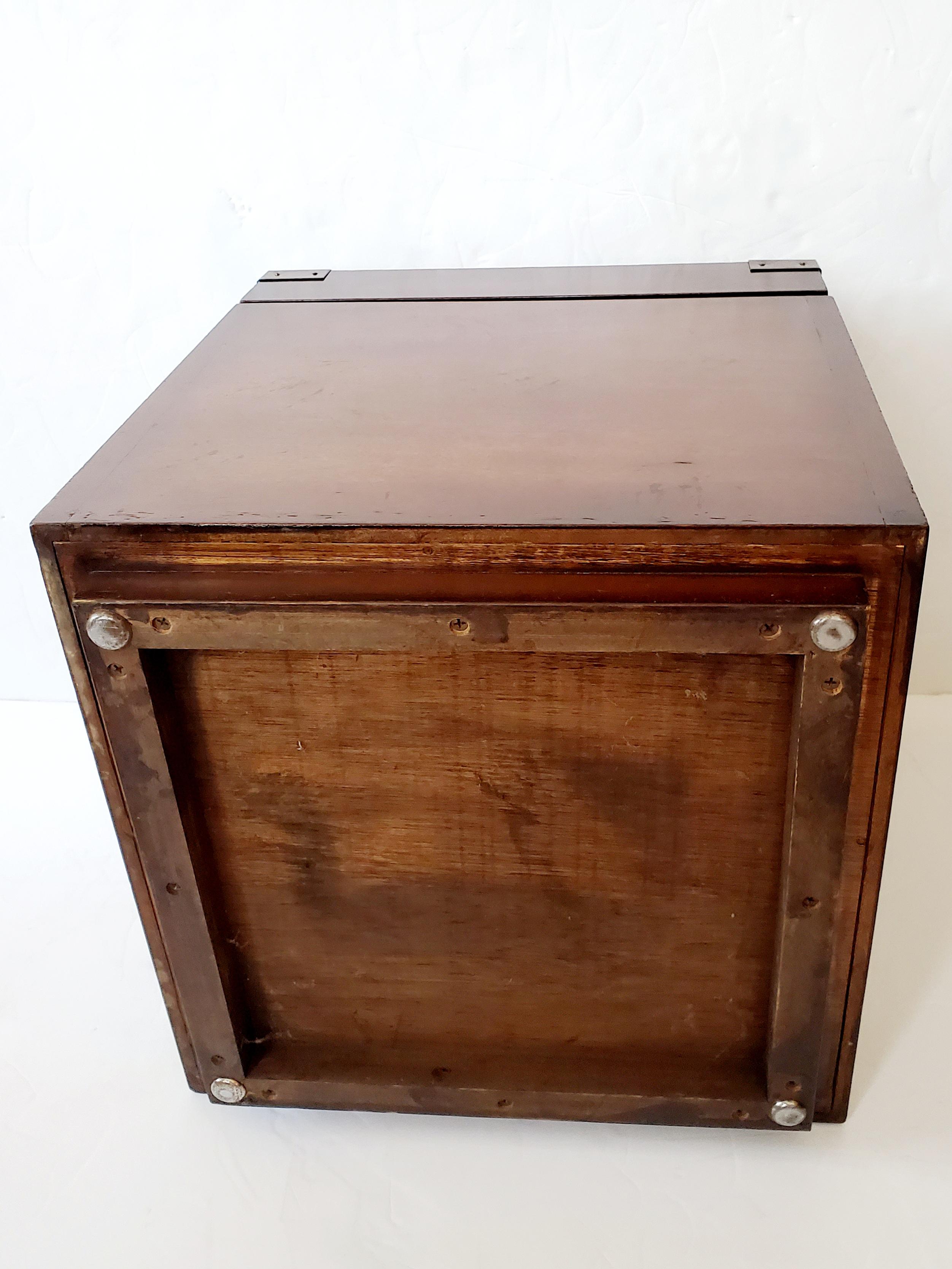 Handsome Cube Shaped Mahogany Trunk End Table with Brass Corners For Sale 7