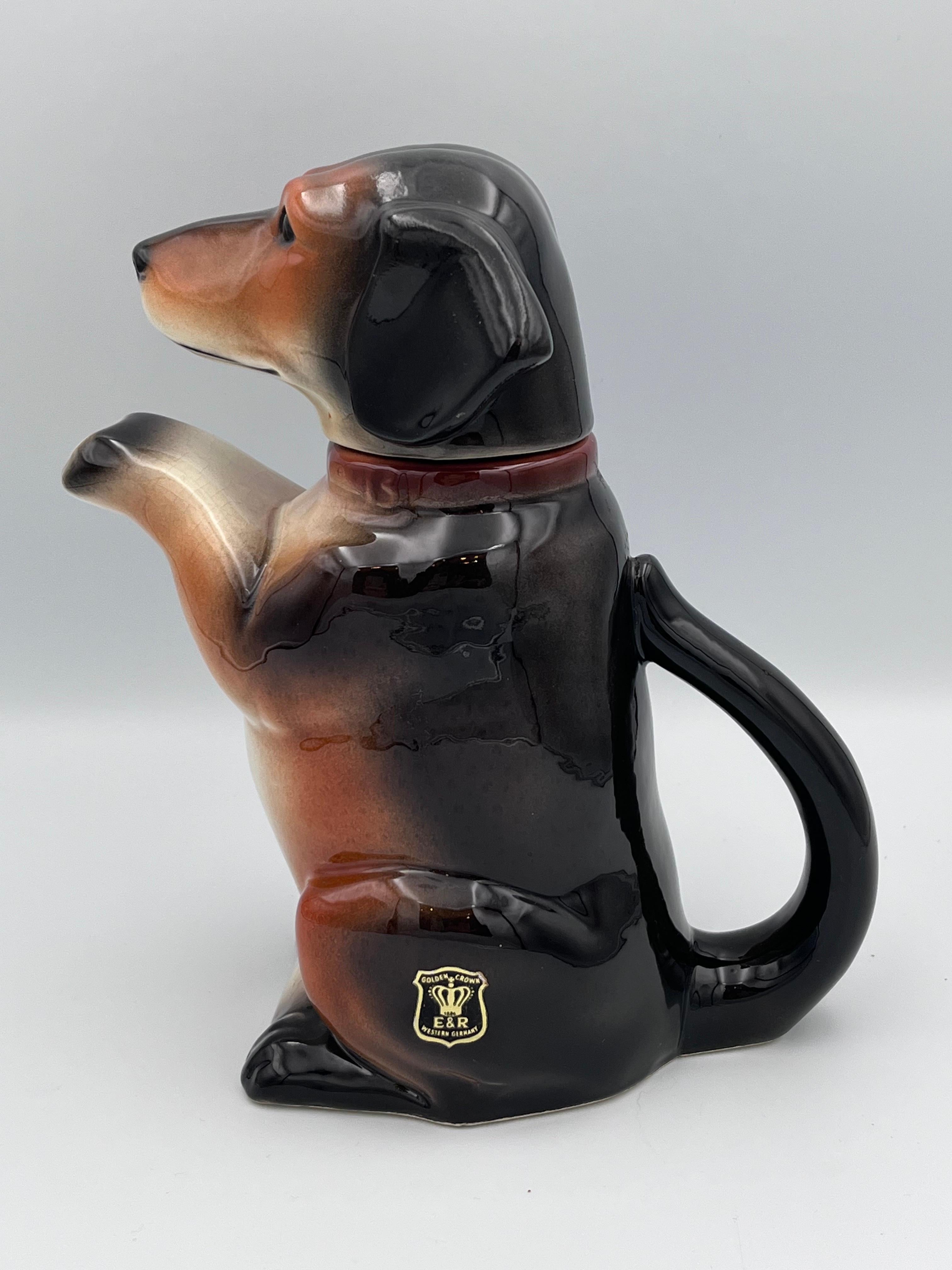 Allemand Belle théière en porcelaine teckel Allemagne fin des années 1940, Label d'origine en vente