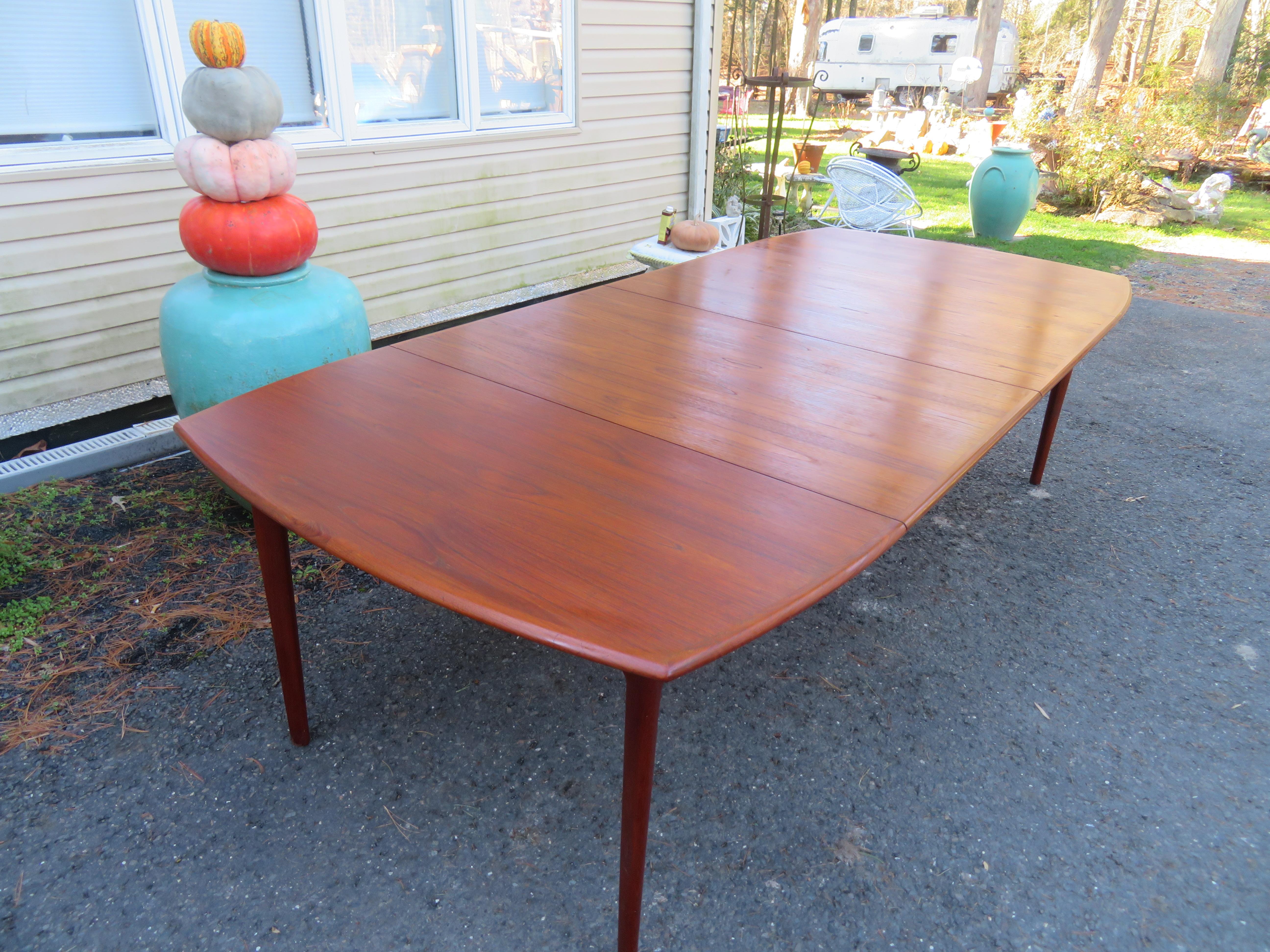 Handsome Danish Expandable Teak Dining Table by H. W. Klein for Bramin For Sale 10