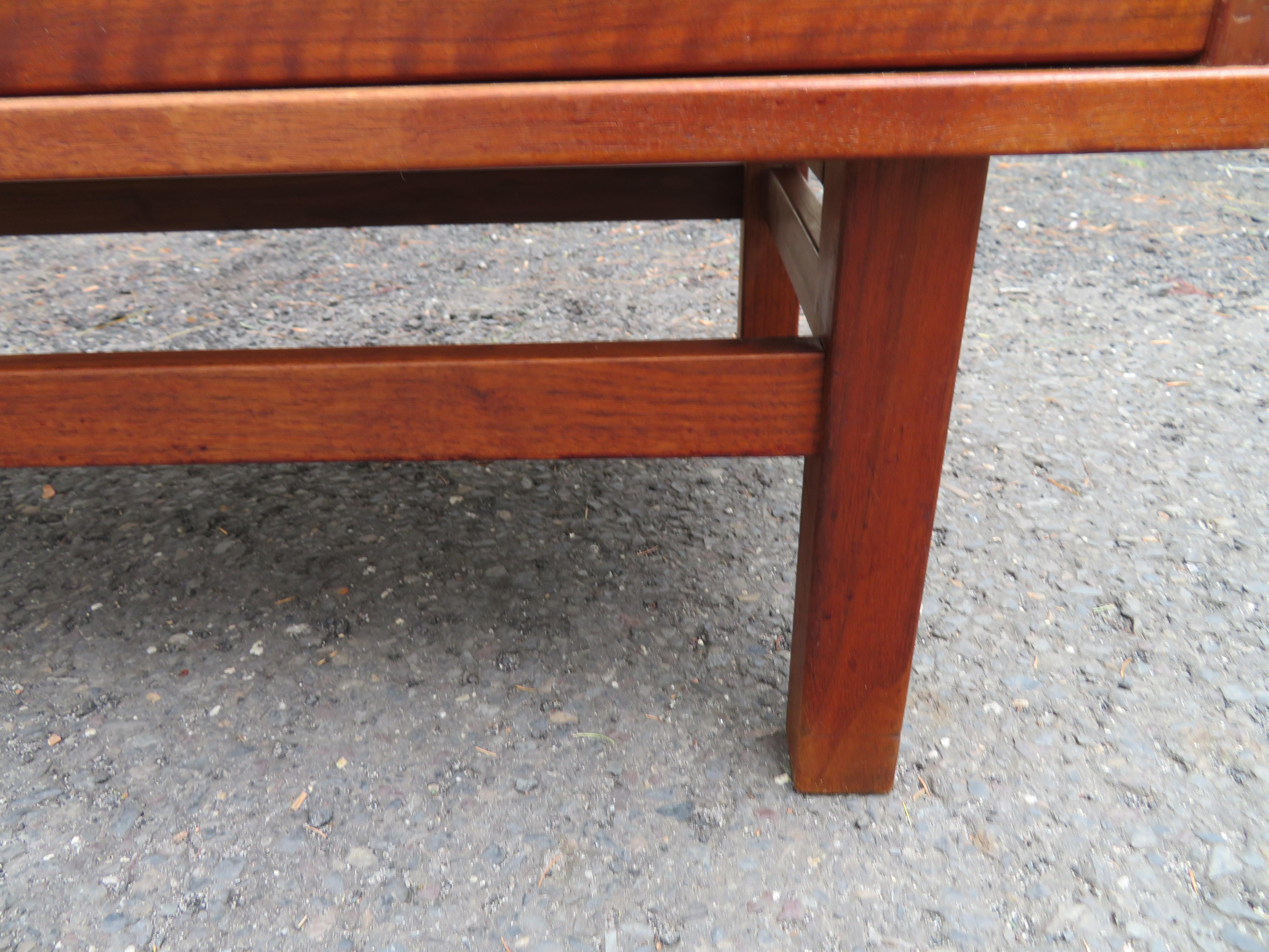 Bellissimo comò danese moderno in teak Johannes Andersen Mid-Century in vendita 1