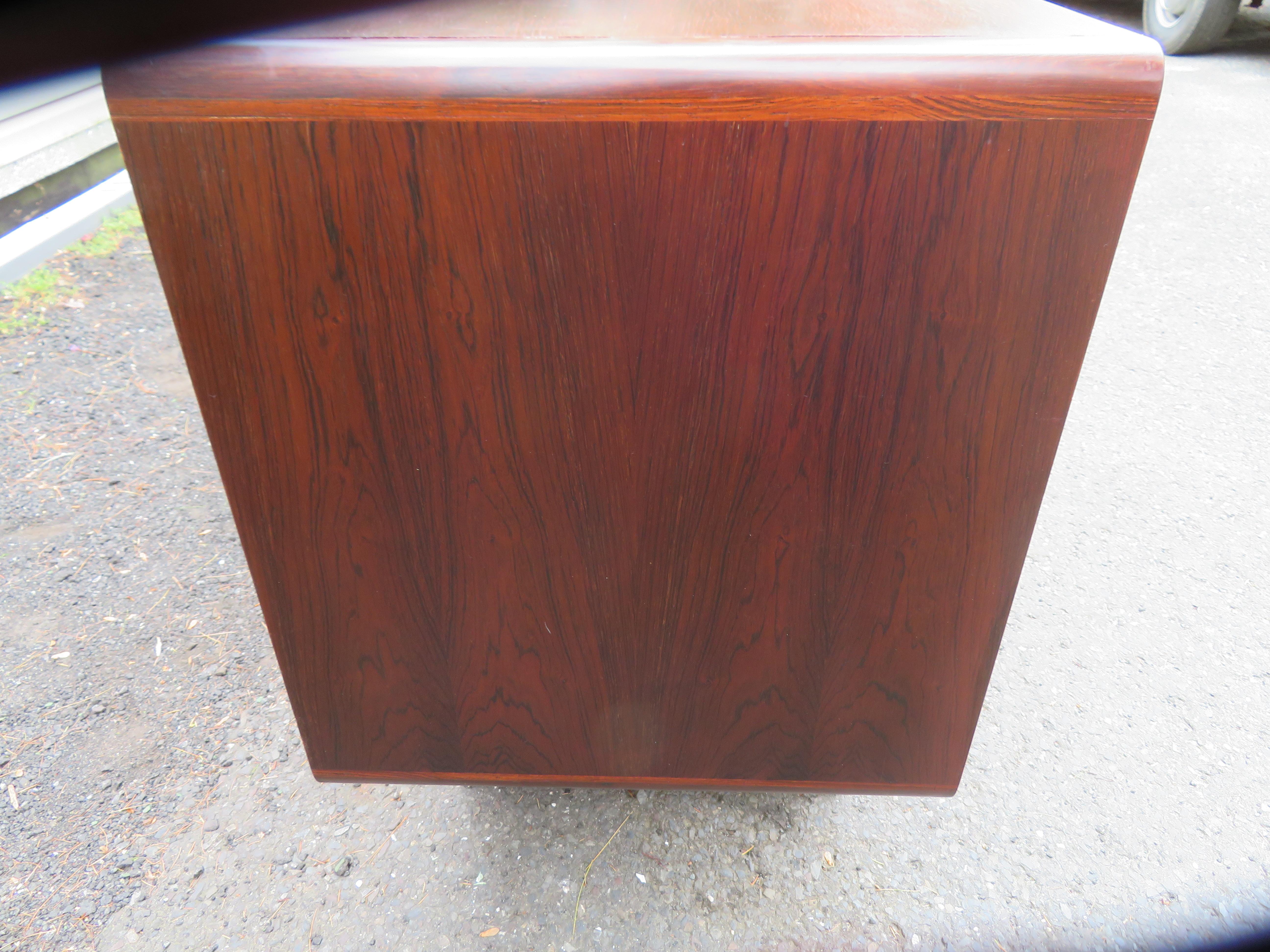 Danese Bellissima credenza / credenza in palissandro danese Dyrlund con gambe a slitta in vendita