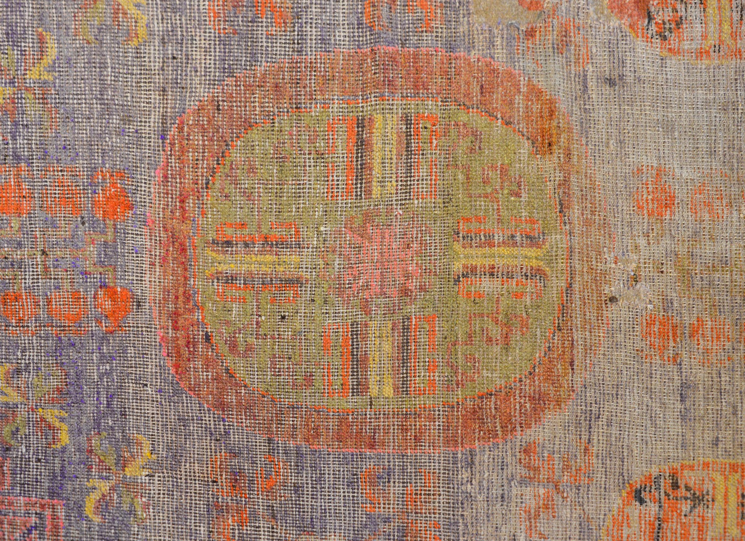 Hübscher Khotan-Teppich aus dem frühen 20. im Zustand „Gut“ im Angebot in Chicago, IL