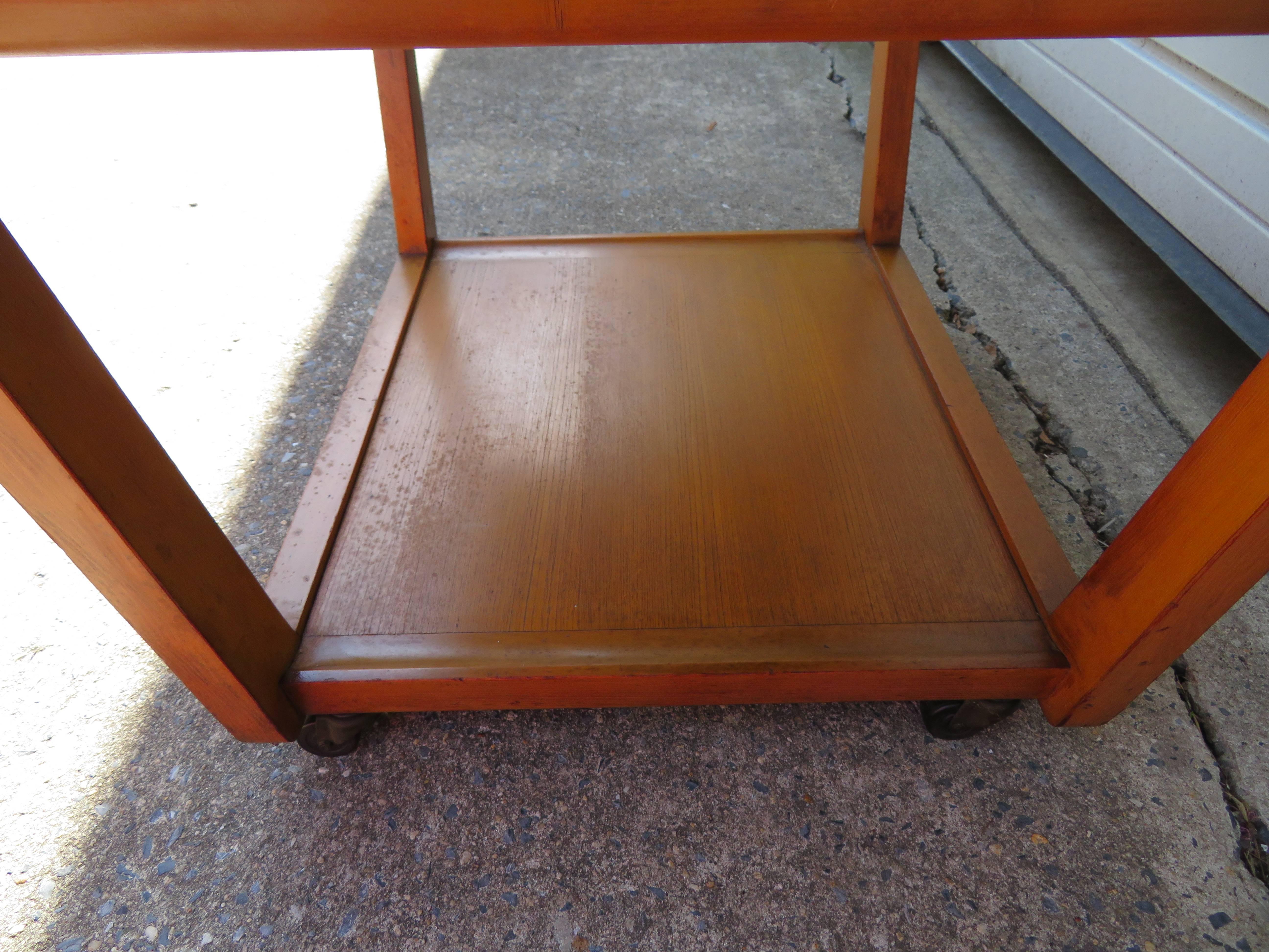 Handsome Edward Wormley Precedent Collection Bar Cart, Mid-Century Modern In Good Condition For Sale In Pemberton, NJ