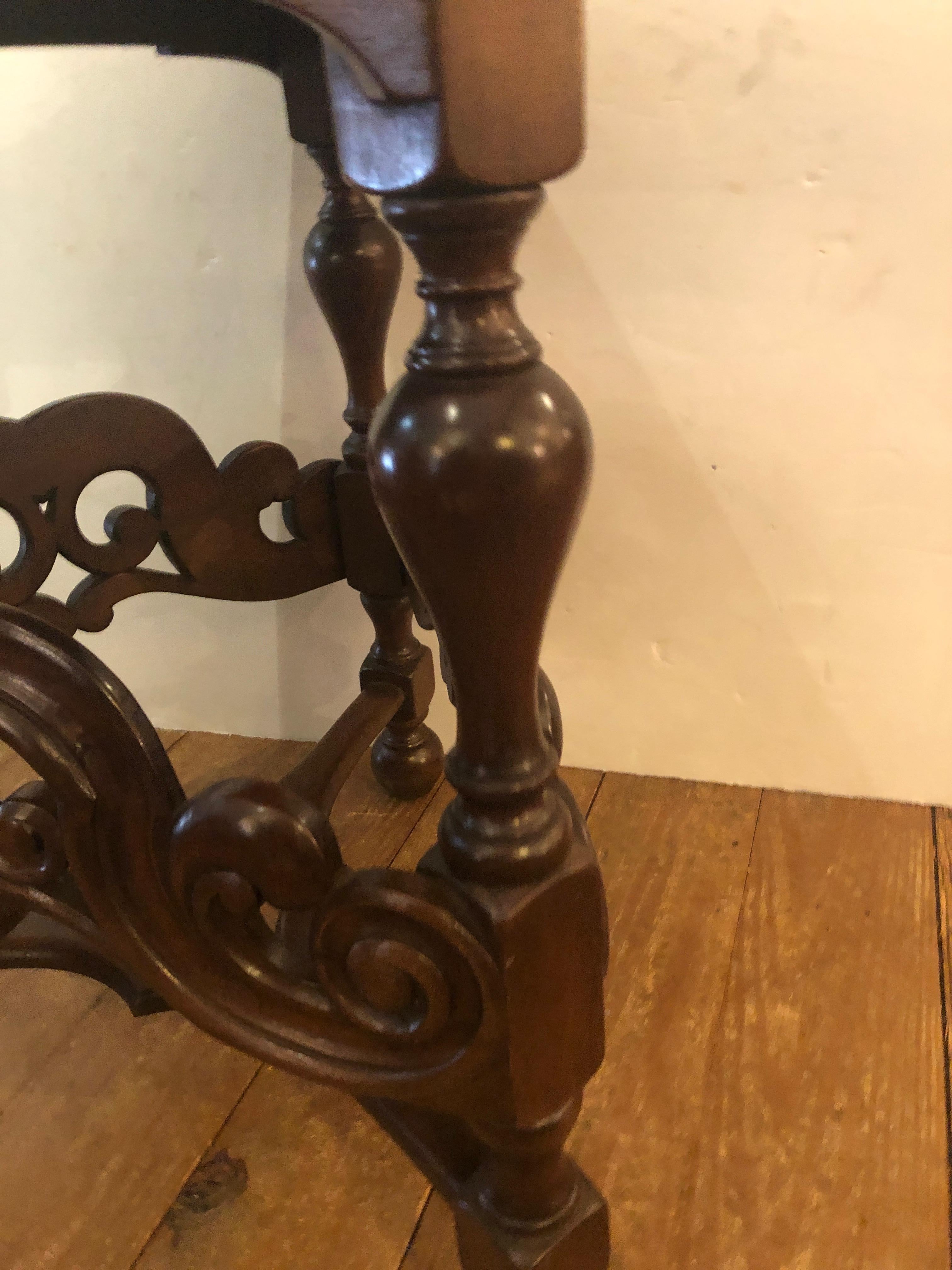 Handsome English Antique Triangular Walnut Side End Table In Excellent Condition For Sale In Hopewell, NJ