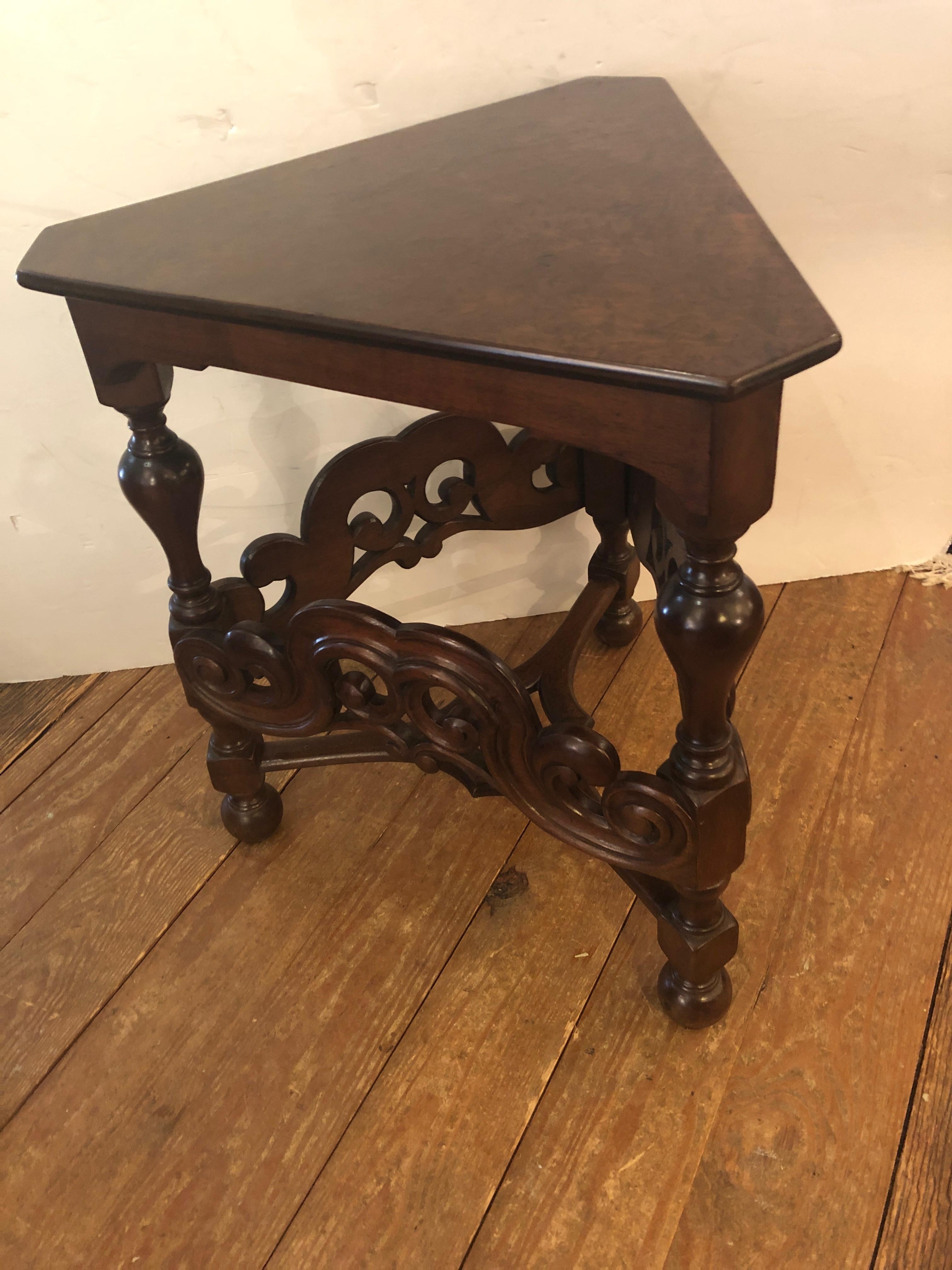 Handsome English Antique Triangular Walnut Side End Table For Sale 2