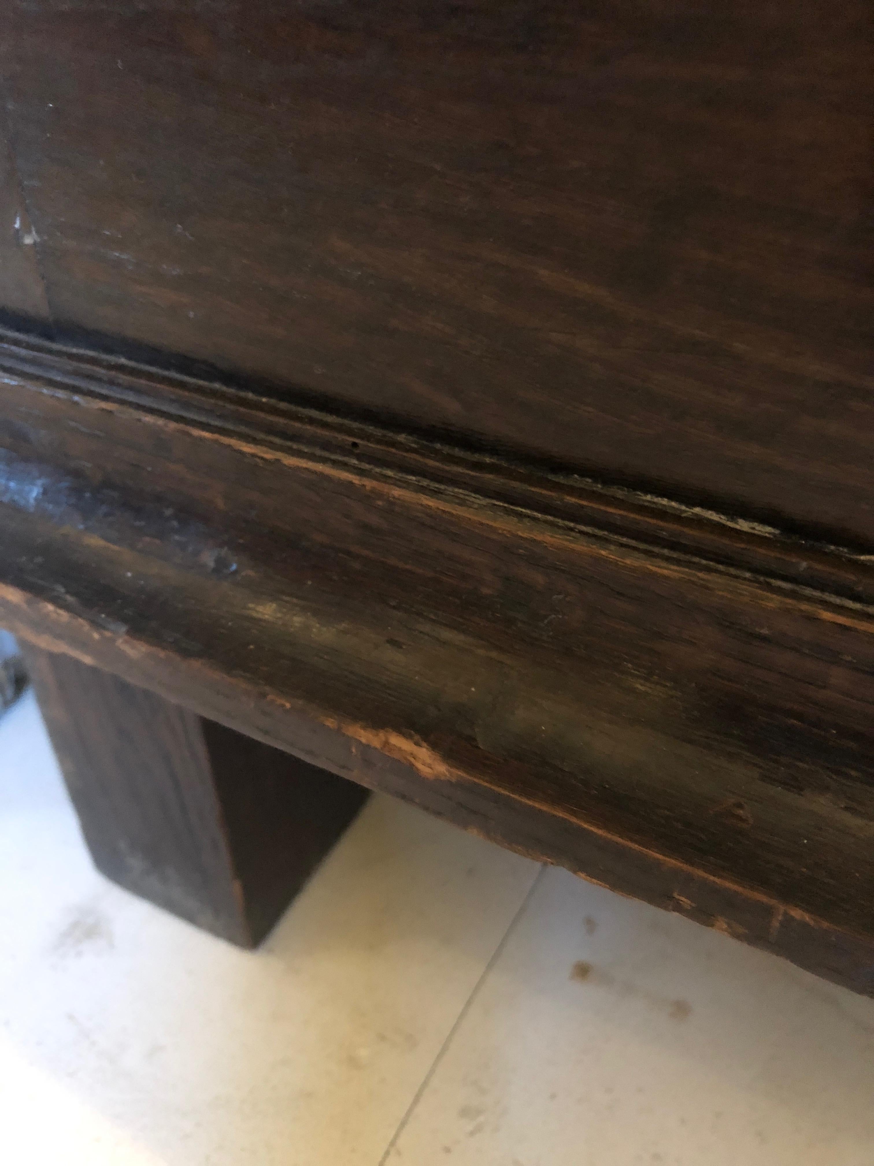 Handsome English Antique Walnut Chest of Drawers For Sale 5