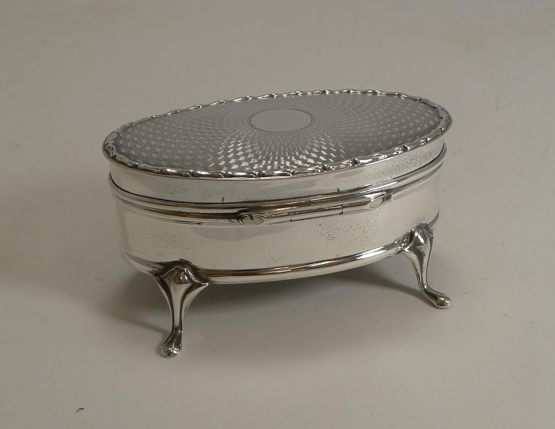 Handsome English Edwardian Jewelry Box by Synyer & Beddoes, 1910 In Good Condition In Bath, GB