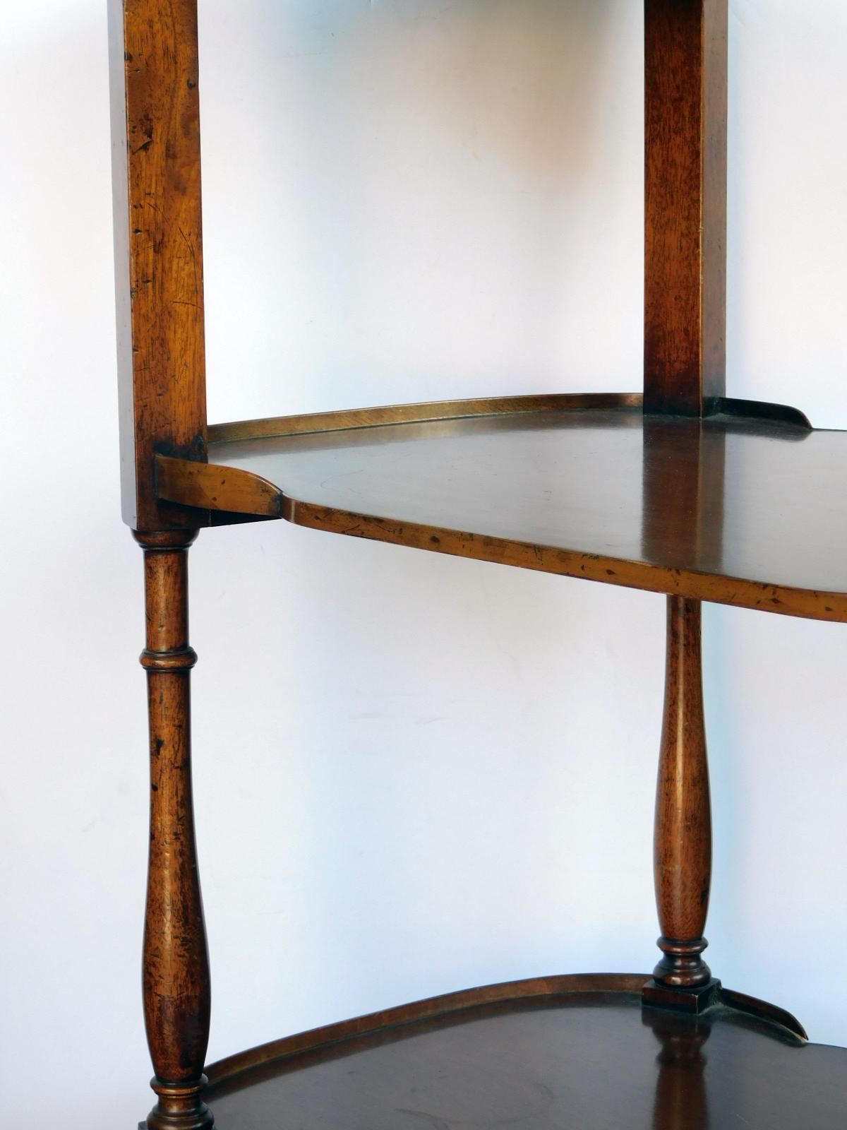 Carved Handsome English Late 19th Century Mahogany 3-tier Bar Cart/étagère