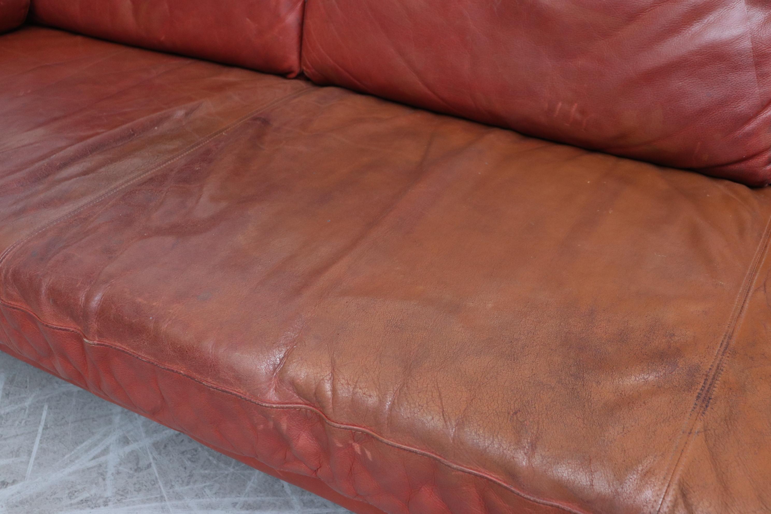 Late 20th Century Handsome Extra Long Knoll Style Leather Sofa