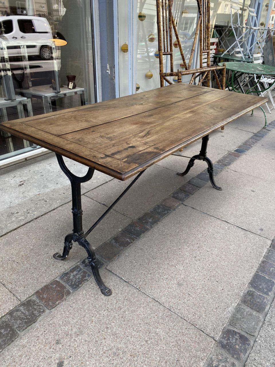 Handsome French Vintage Bistro Table-Wood and Iron In Good Condition In Copenhagen K, DK
