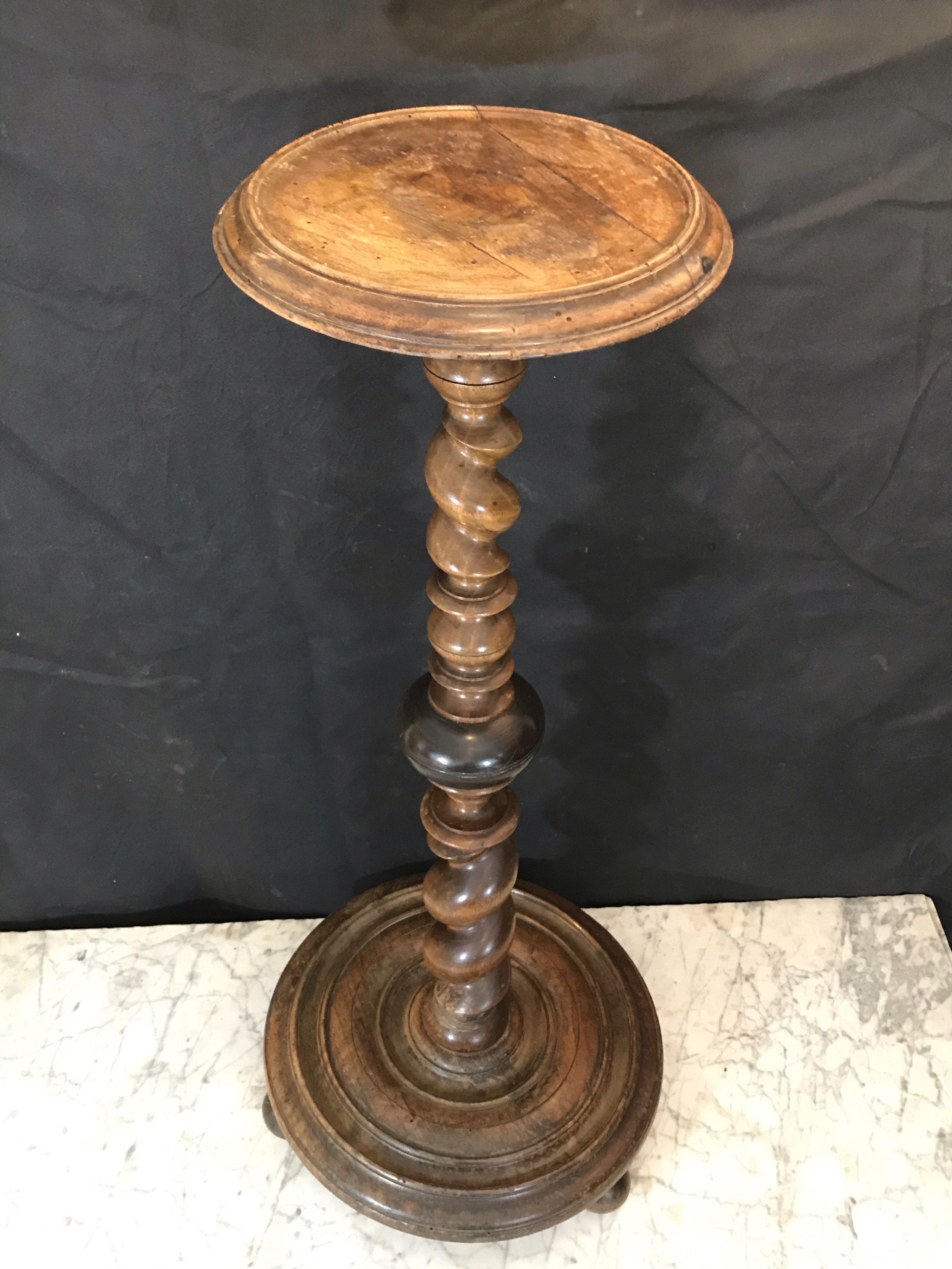 Gorgeous antique walnut French barley twist plant stand or pedestal having an ebony sphere in the center of the pedestal. Can be used as a side table, plant stand or pedestal for display.
#3353
Measures: Diameter base 15