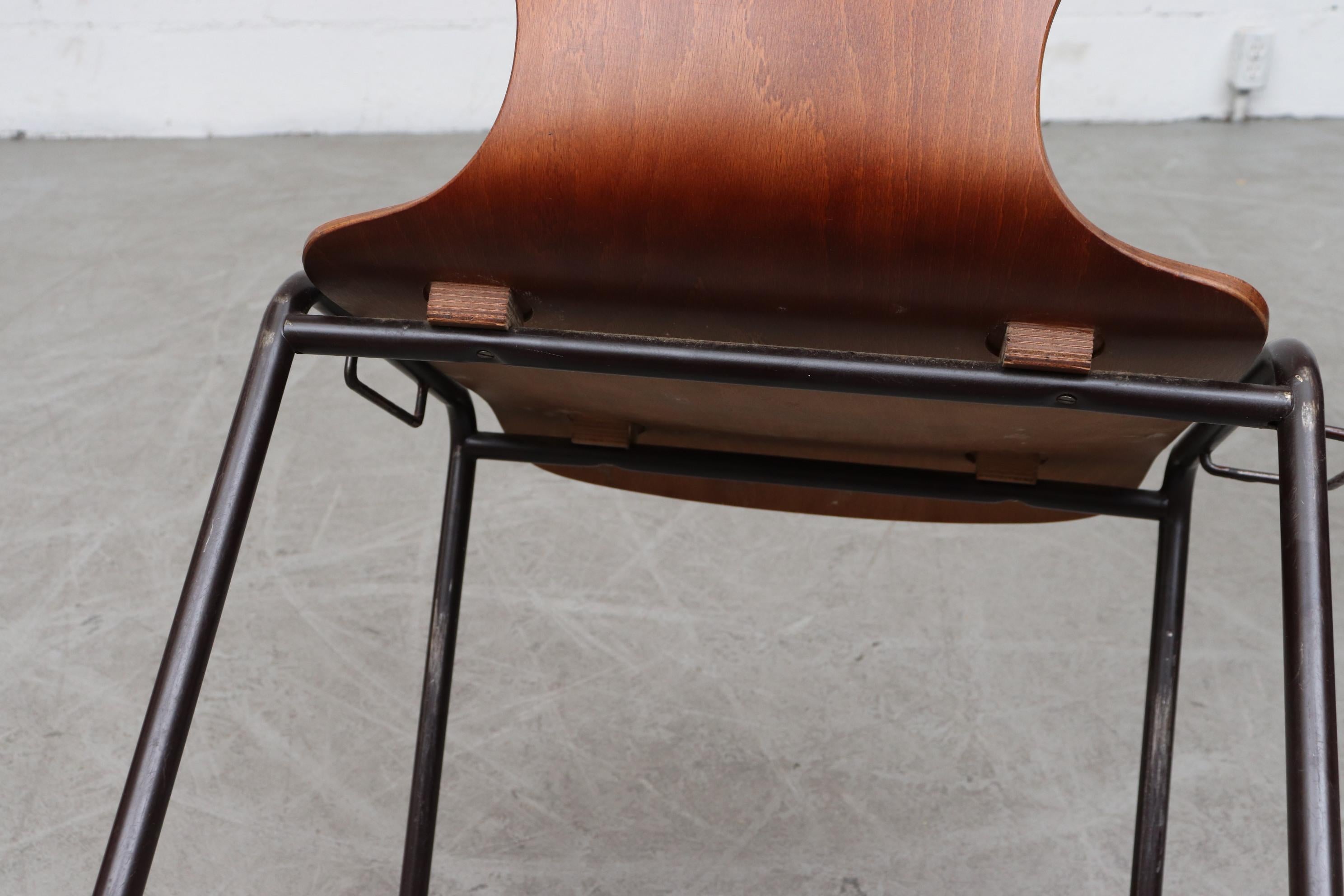 Superbes chaises de salle à manger empilables de style Fritz Hansen du milieu du siècle dernier en vente 8