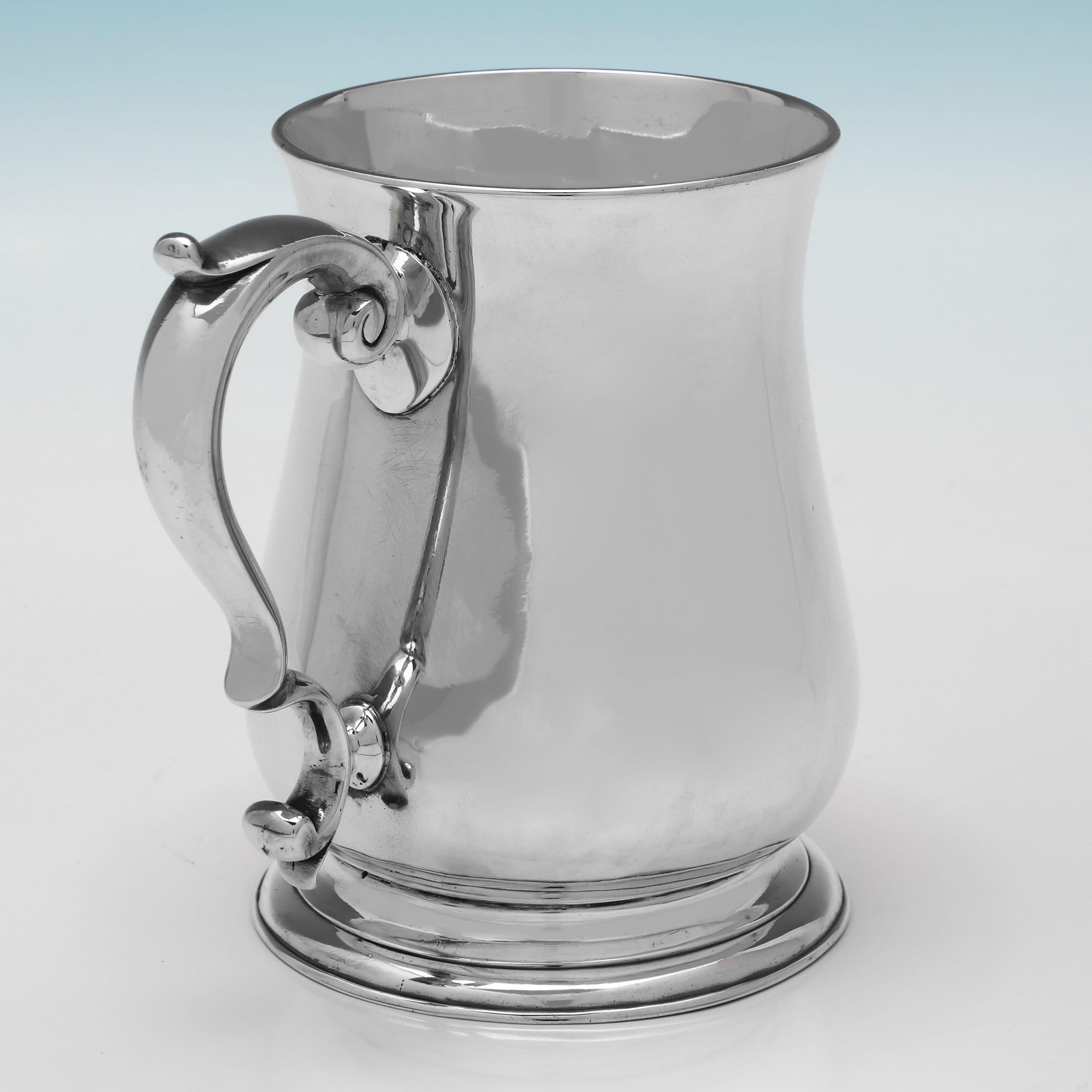 Anglais Belle chope George II en argent sterling en forme de balustre, fabriquée en 1751 en vente