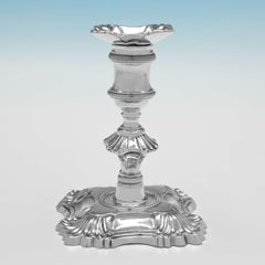 Handsome George II Paar kleine gegossene 4 Schalen Sterling Silber Kerzenleuchter 1756