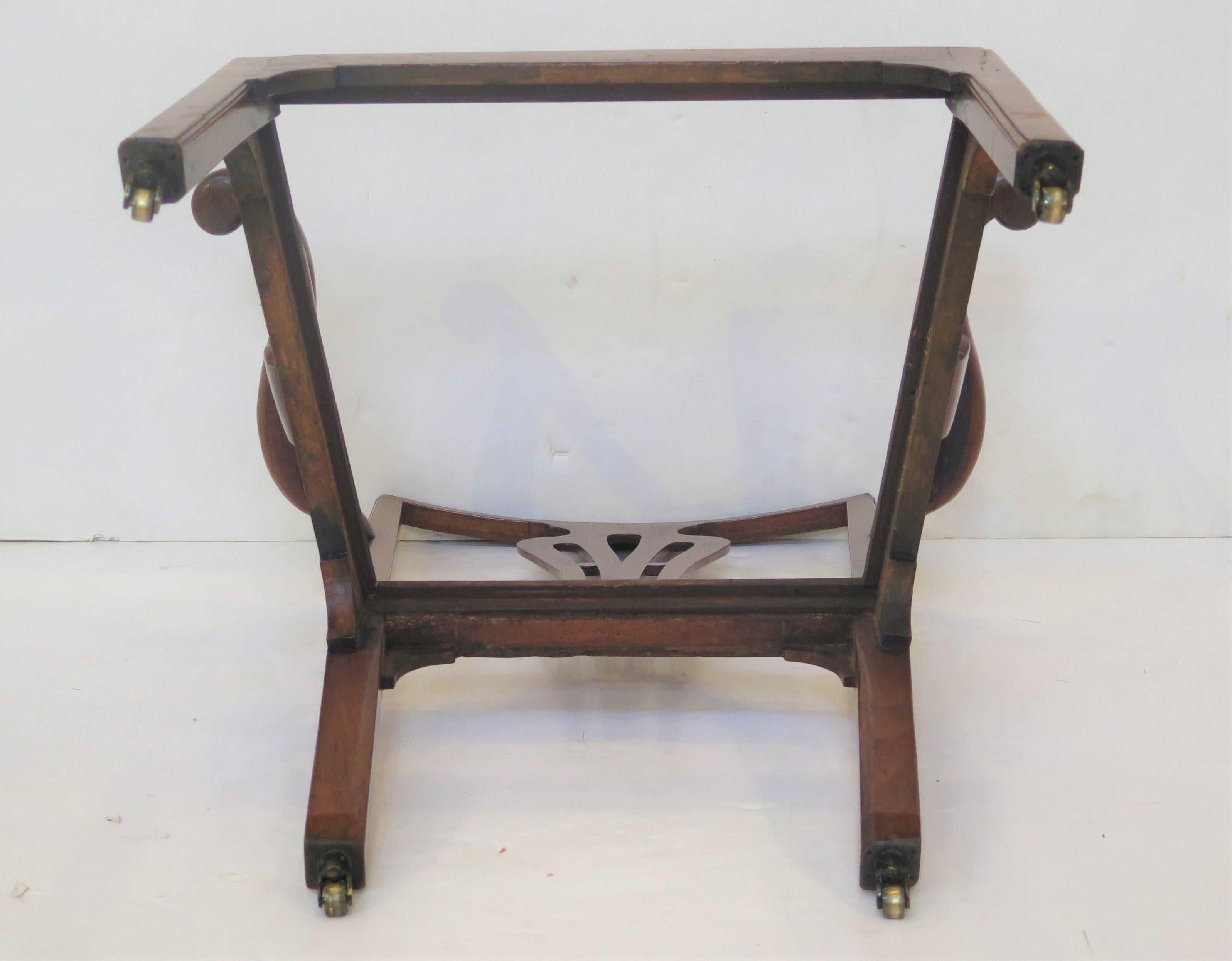 Hübscher georgianischer Sessel / Schreibtischstuhl aus Nussbaum mit Handarbeitssitz im Angebot 6