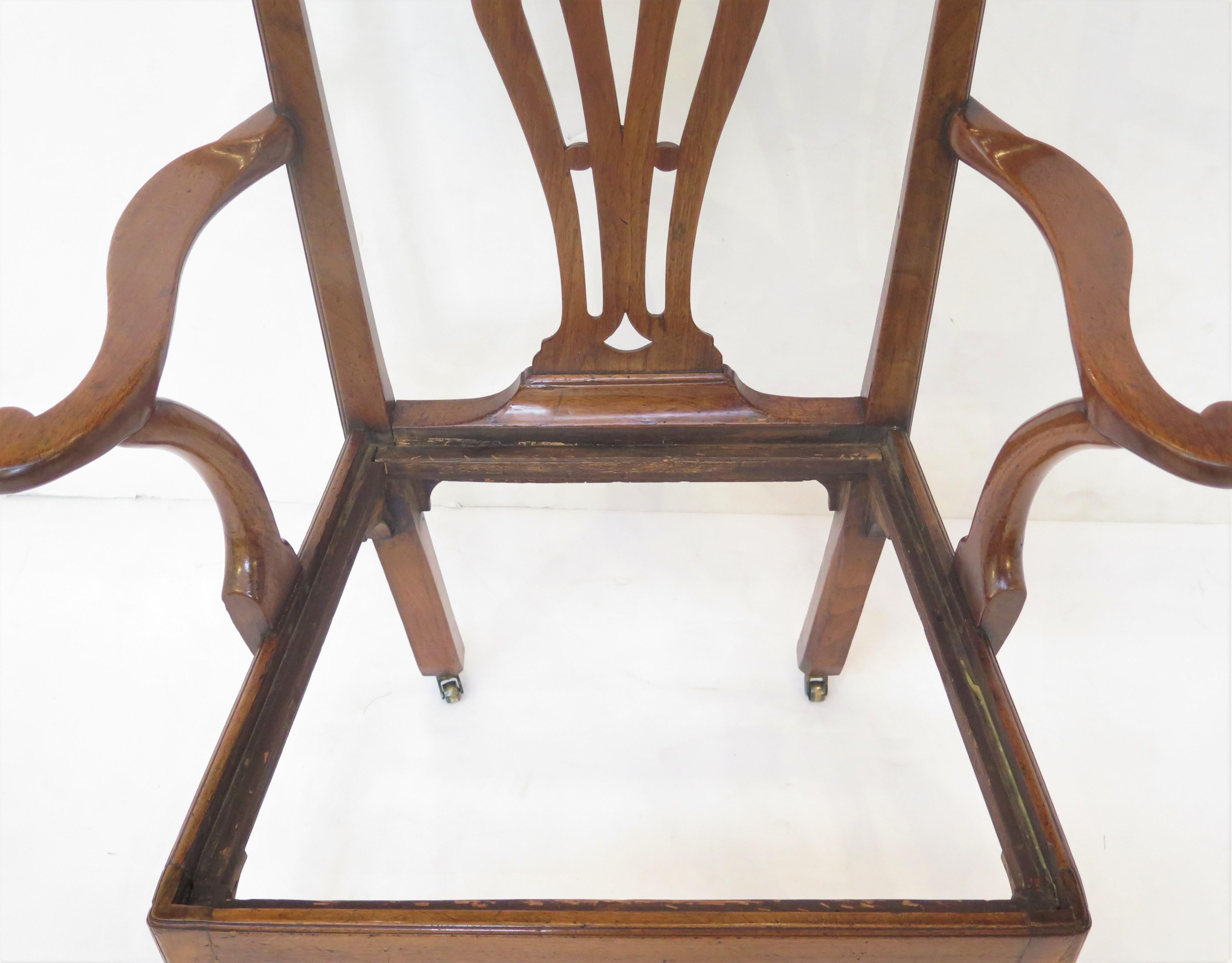 Hübscher georgianischer Sessel / Schreibtischstuhl aus Nussbaum mit Handarbeitssitz im Angebot 7