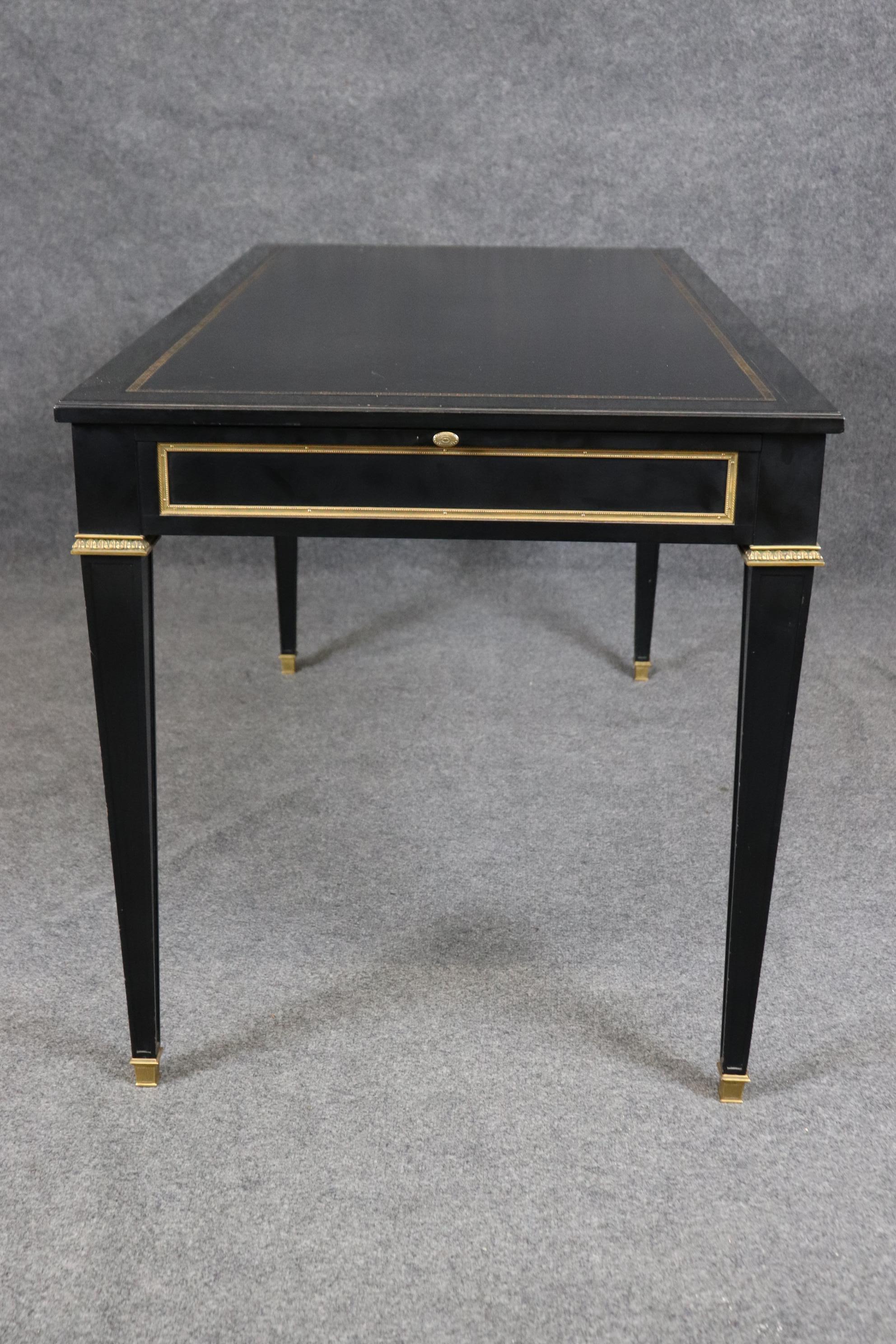 Metà XX secolo Splendida scrivania direzionale Maison Jansen in bronzo dorato e ormeggio in vendita