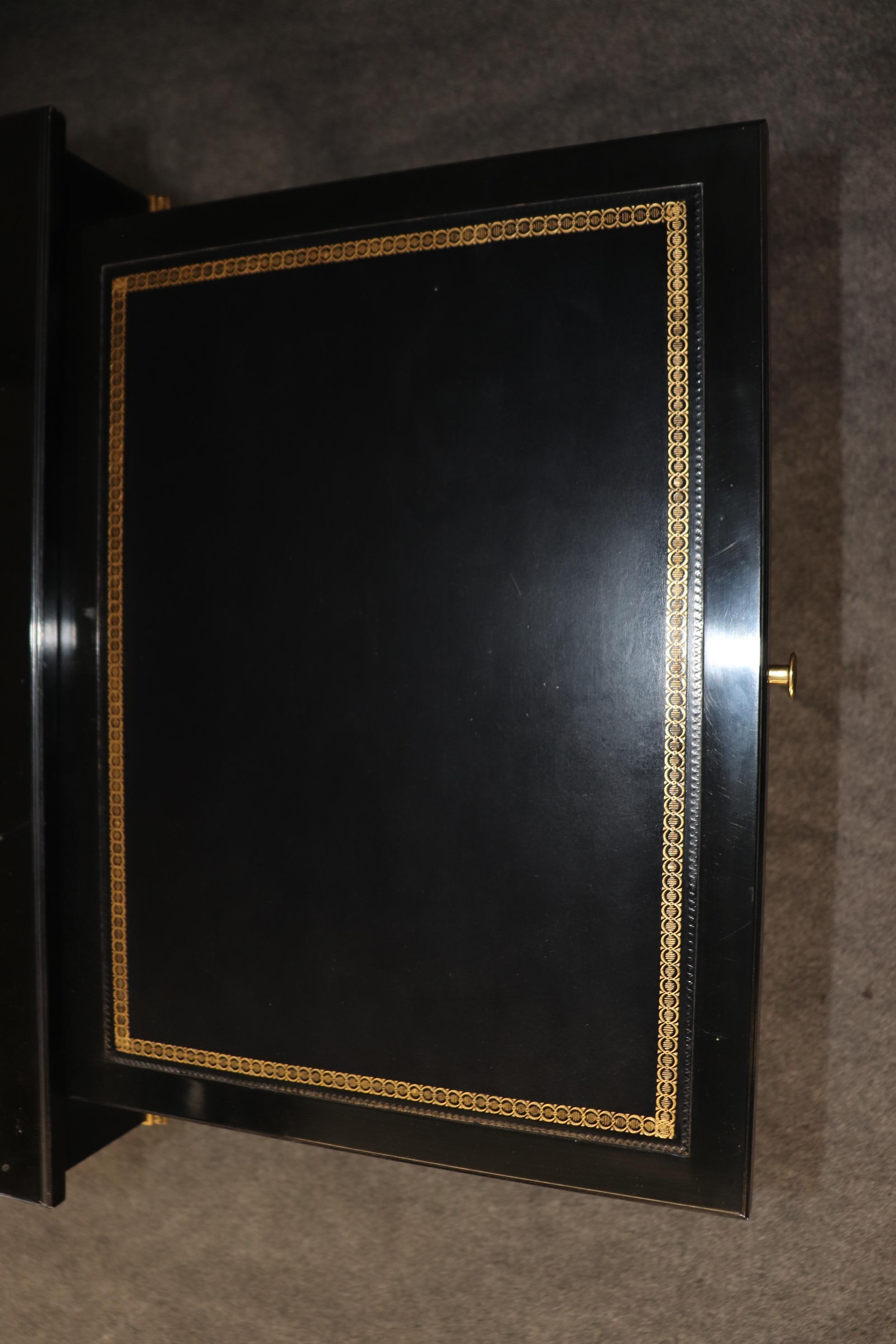 Bronzo Splendida scrivania direzionale Maison Jansen in bronzo dorato e ormeggio in vendita