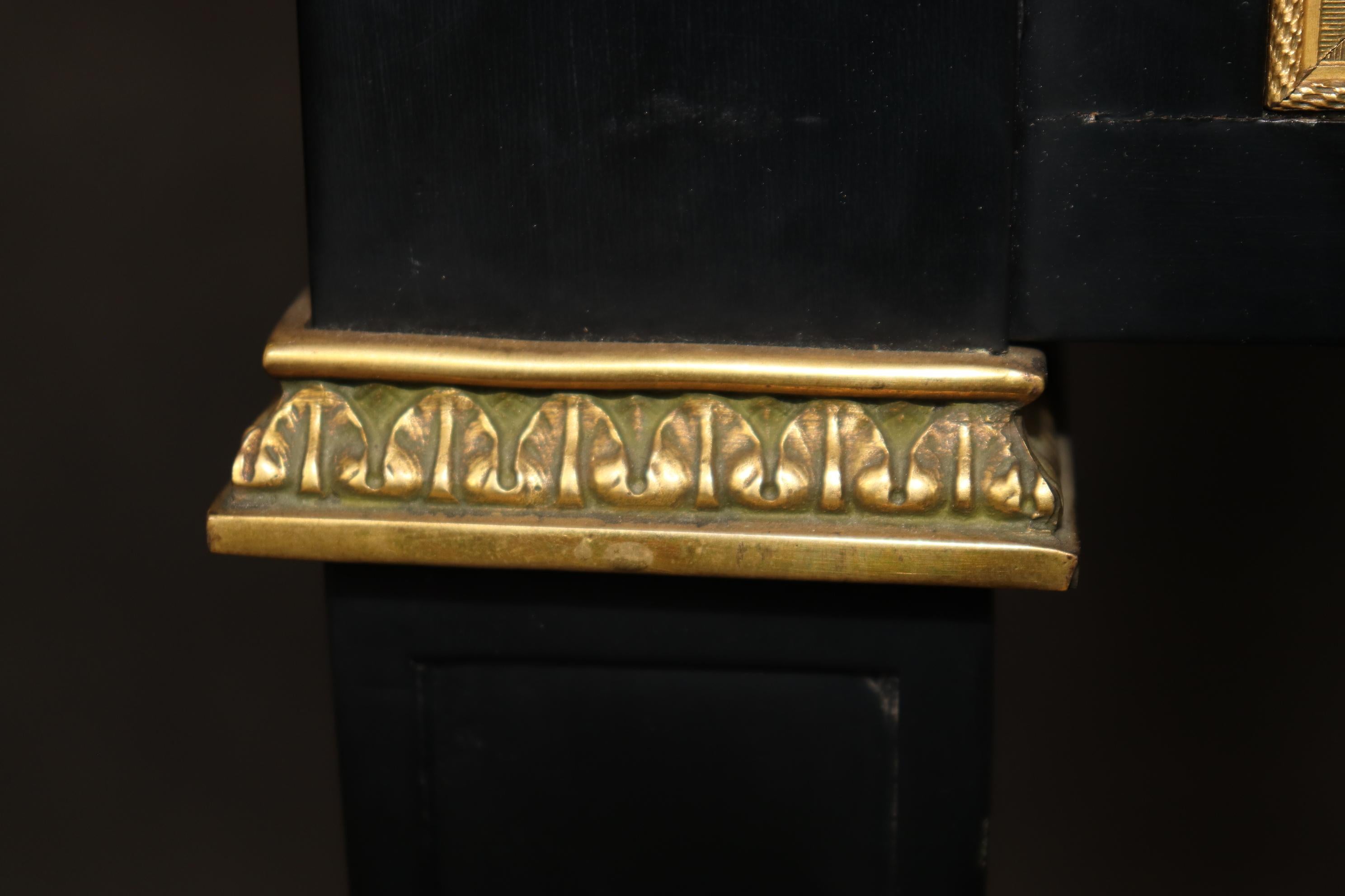 Splendida scrivania direzionale Maison Jansen in bronzo dorato e ormeggio in vendita 2