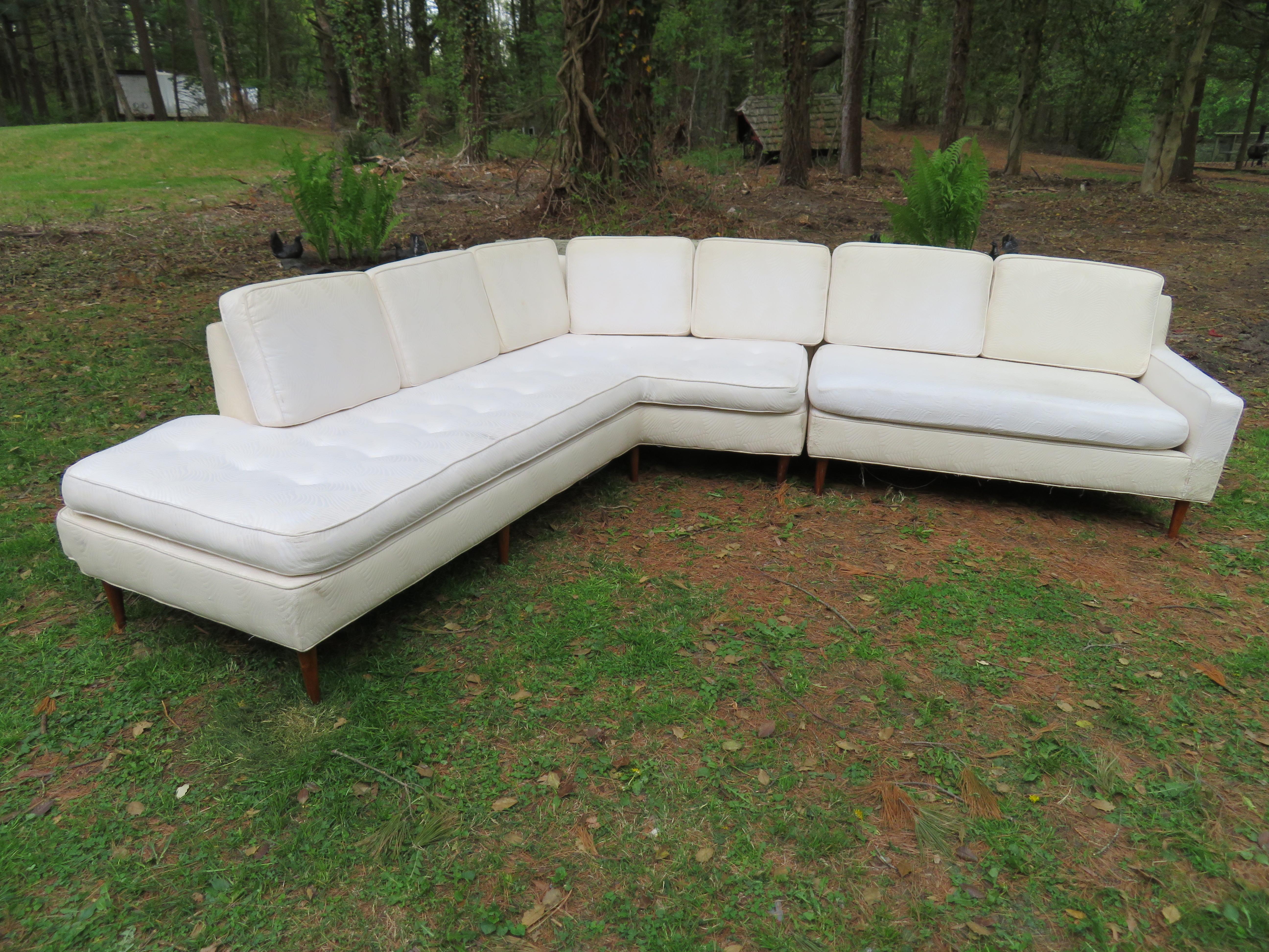 Handsome Harvey Probber 2-piece Nuclear Sert sectional sofa. This piece will definitely need to be reupholstered but all those wonderful Probber bones are in good condition. This sofa measures from front left corner to back right corner 146