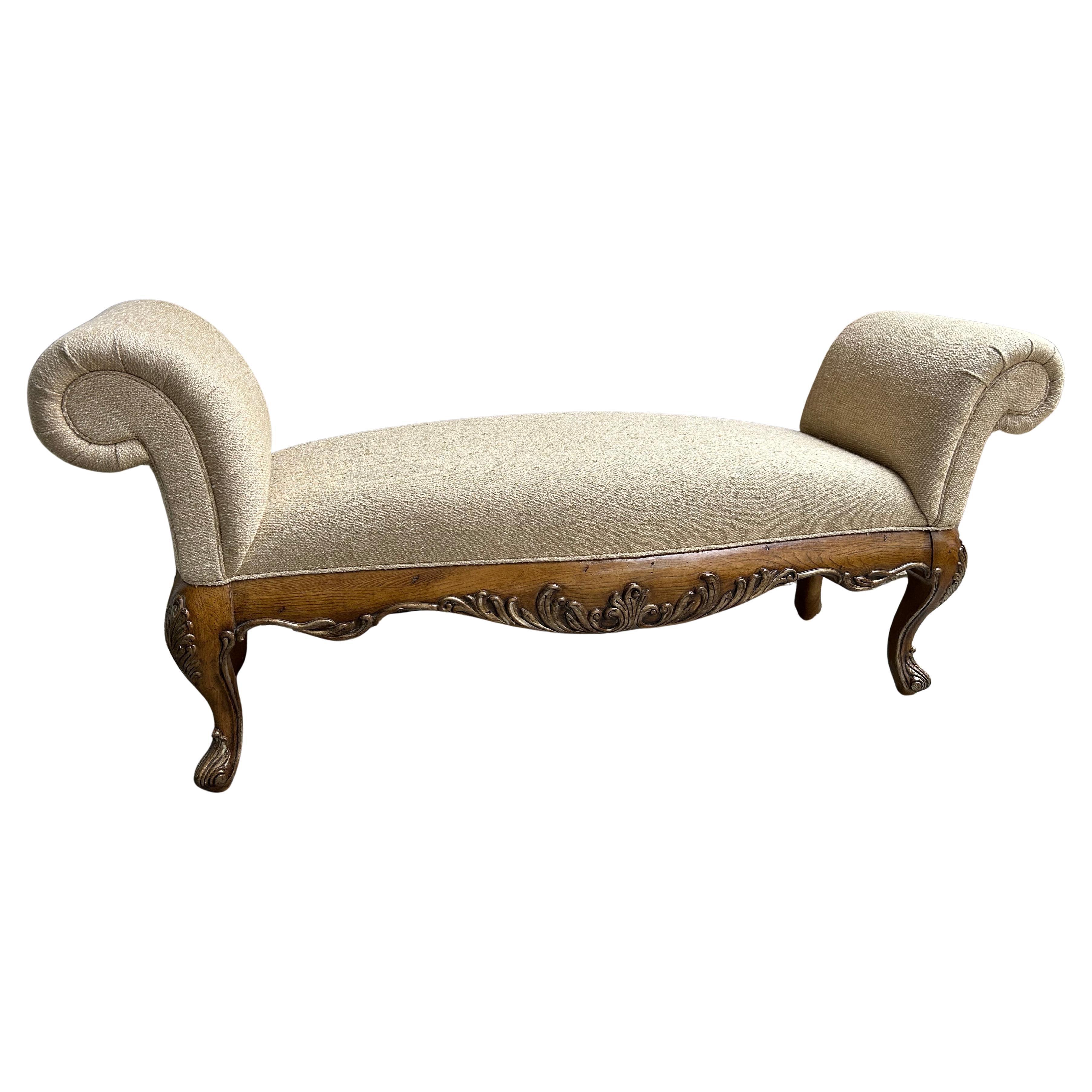 Bellissima panca in legno di noce imbottita in stile Luigi XV di Henredon, metà del secolo scorso