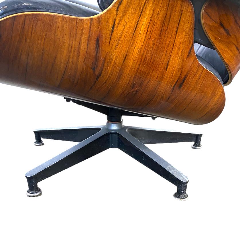 Handsome Herman Miller Eames Lounge Chair and Ottoman 8