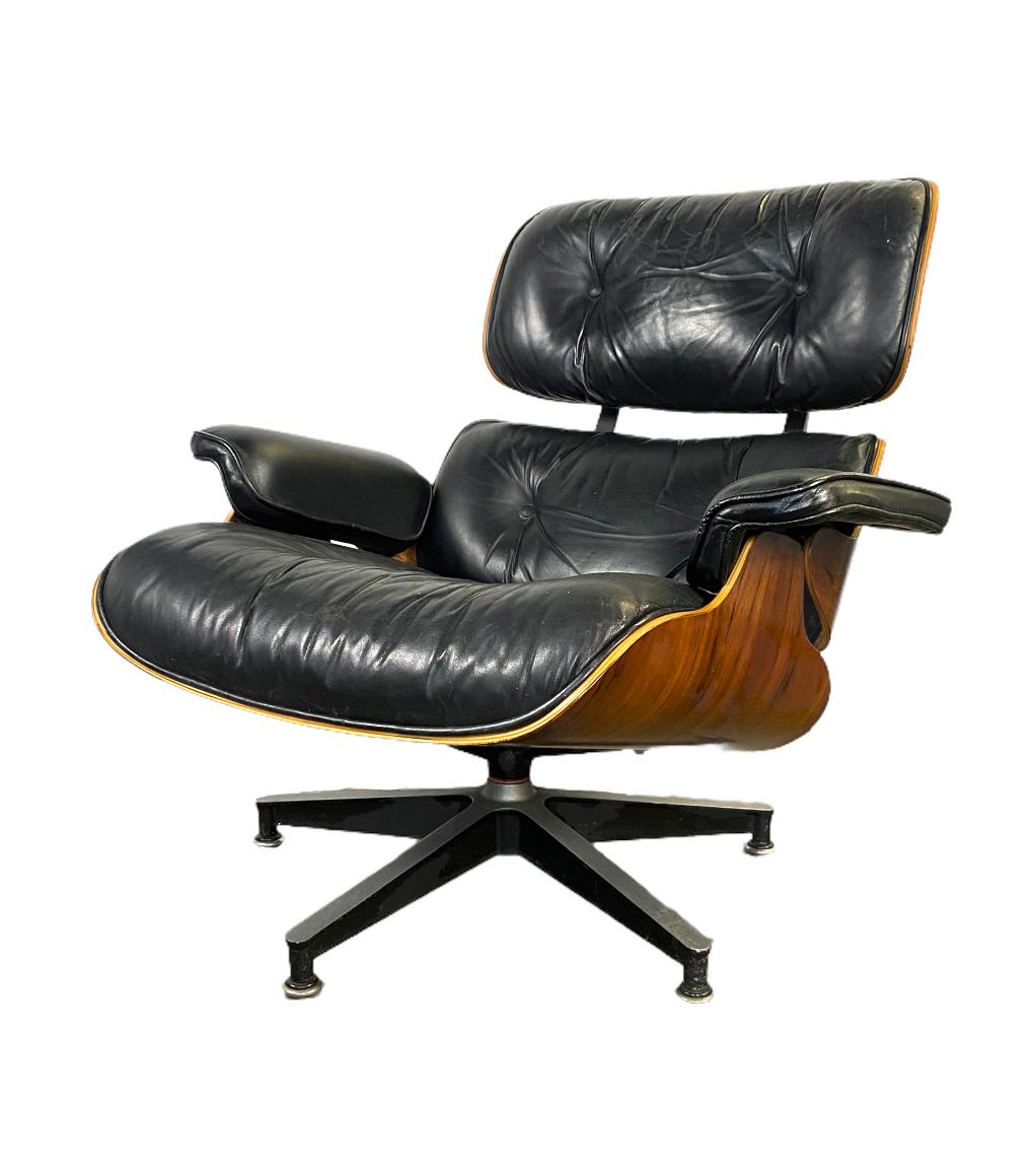 Handsome Herman Miller Eames Lounge Chair and Ottoman 10