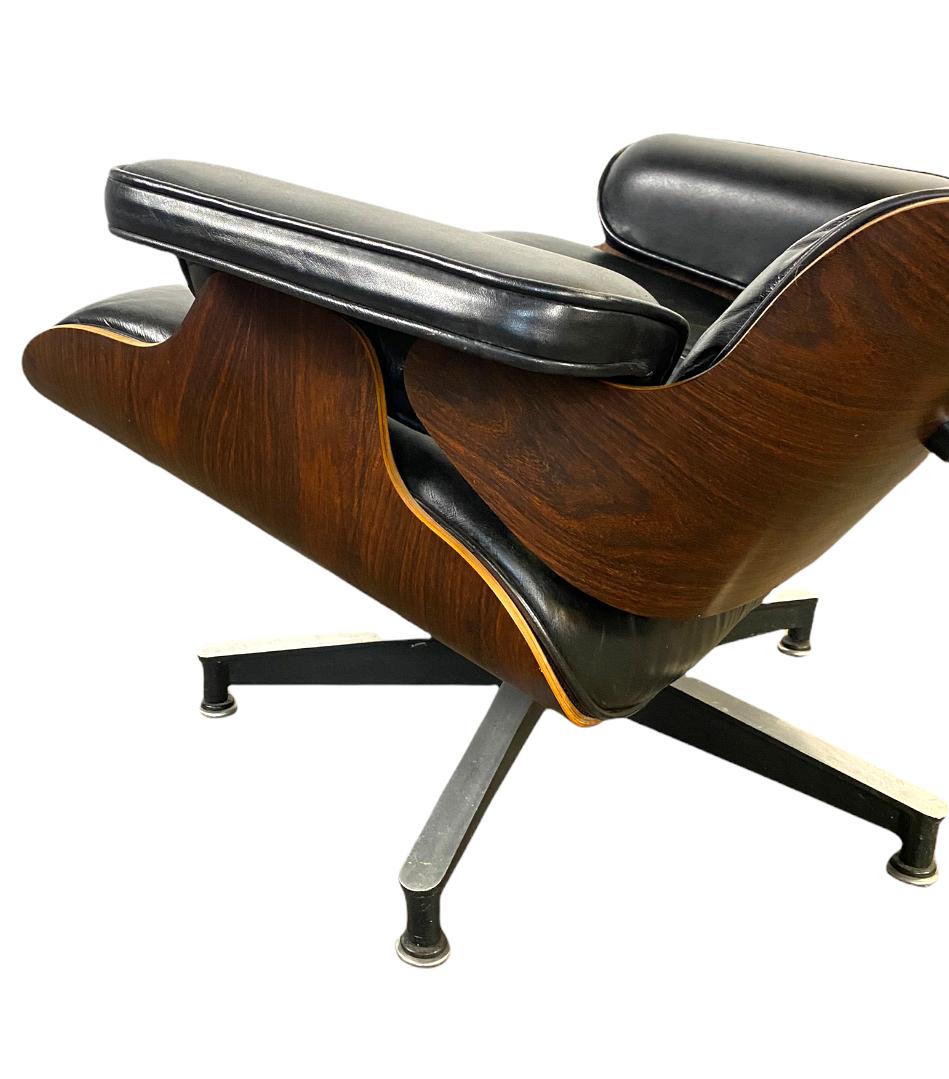 Mid-Century Modern Handsome Herman Miller Eames Lounge Chair and Ottoman