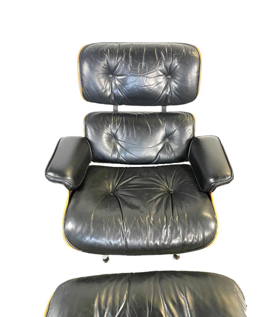 Handsome Herman Miller Eames Lounge Chair and Ottoman In Good Condition In Brooklyn, NY
