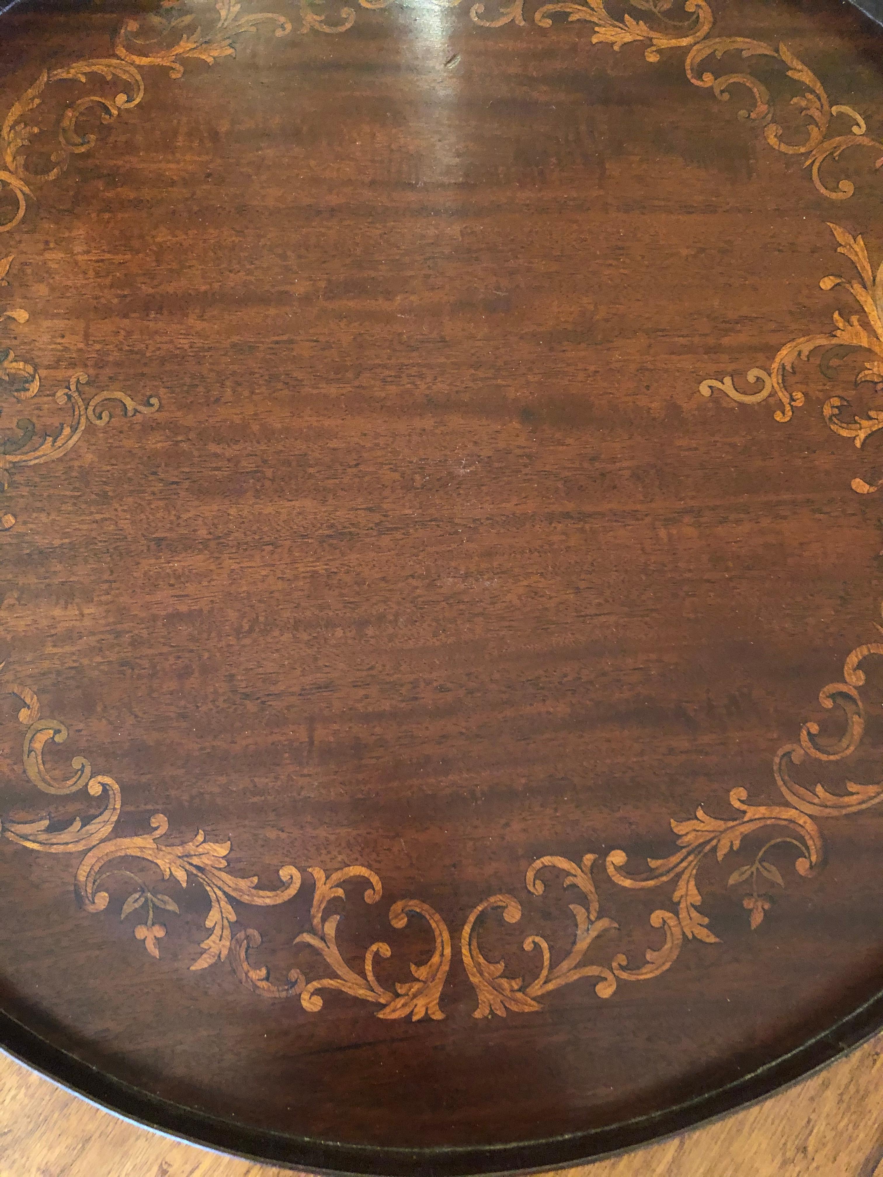 Handsome Inlay Wood Round Serving Tray In Good Condition In Hopewell, NJ