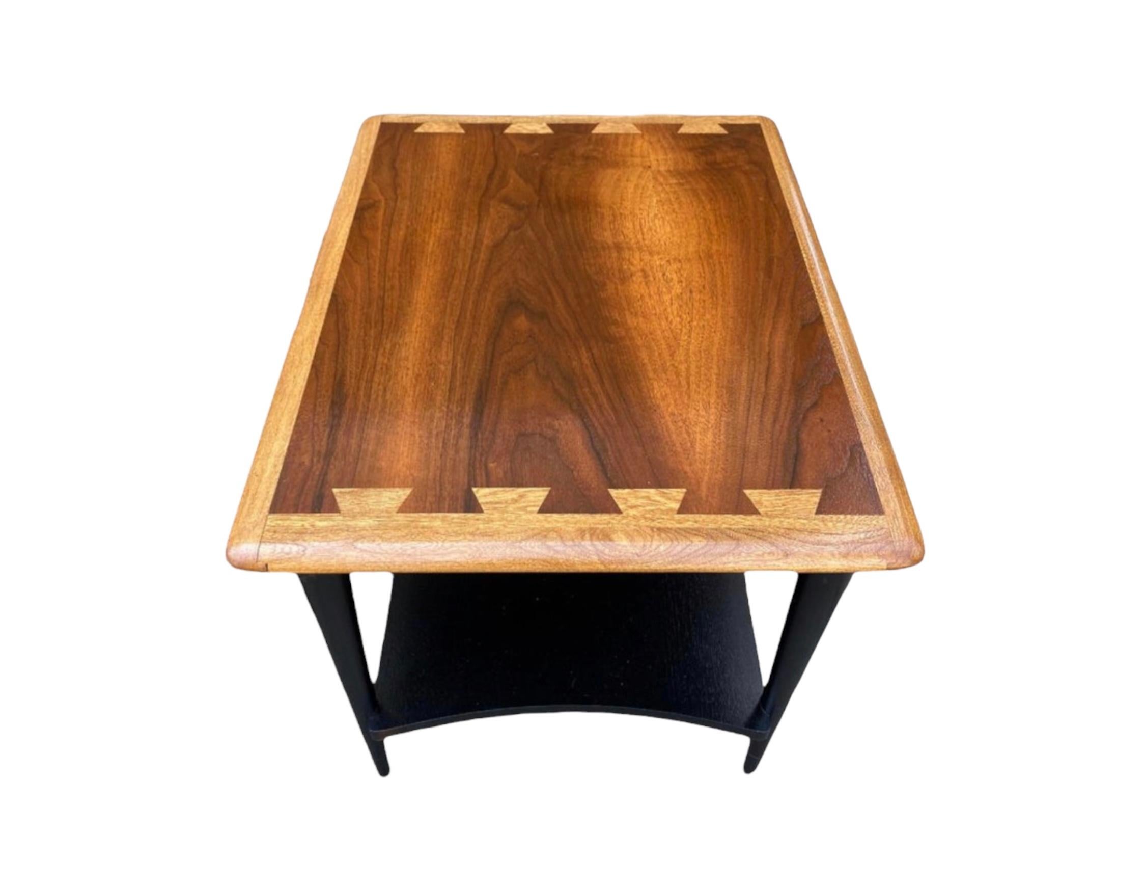 Handsome Lane's Mid-Century Modern End Table oder Nachttisch im Zustand „Gut“ im Angebot in Brooklyn, NY