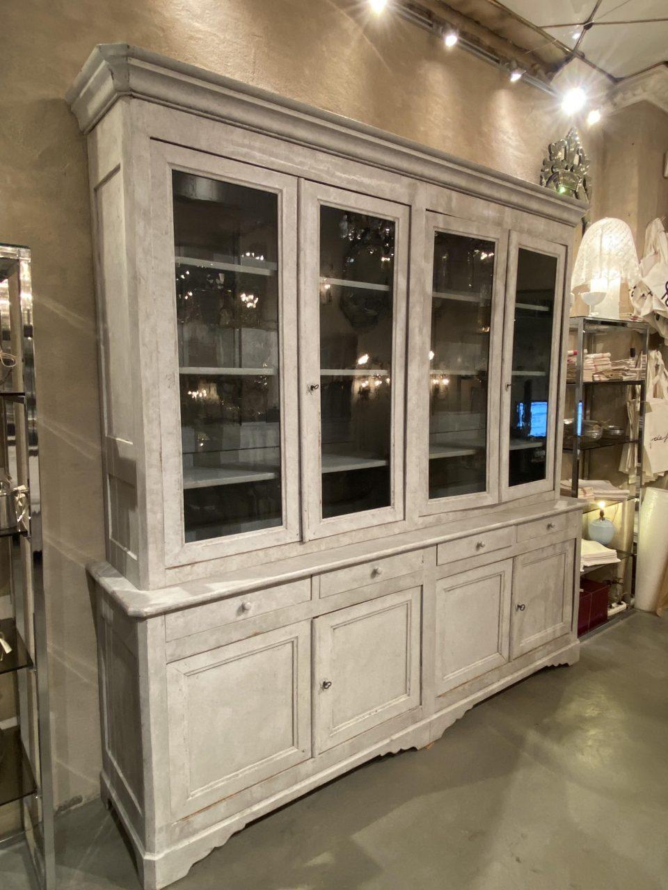 Elegant and very handsome antique French 2-part bookcase. It has 4 beautiful high display vitrine doors, with large quality glass sections. An ideal and impressive decor piece for storage of e.g. porcelain service and wine glasses.

The cabinet