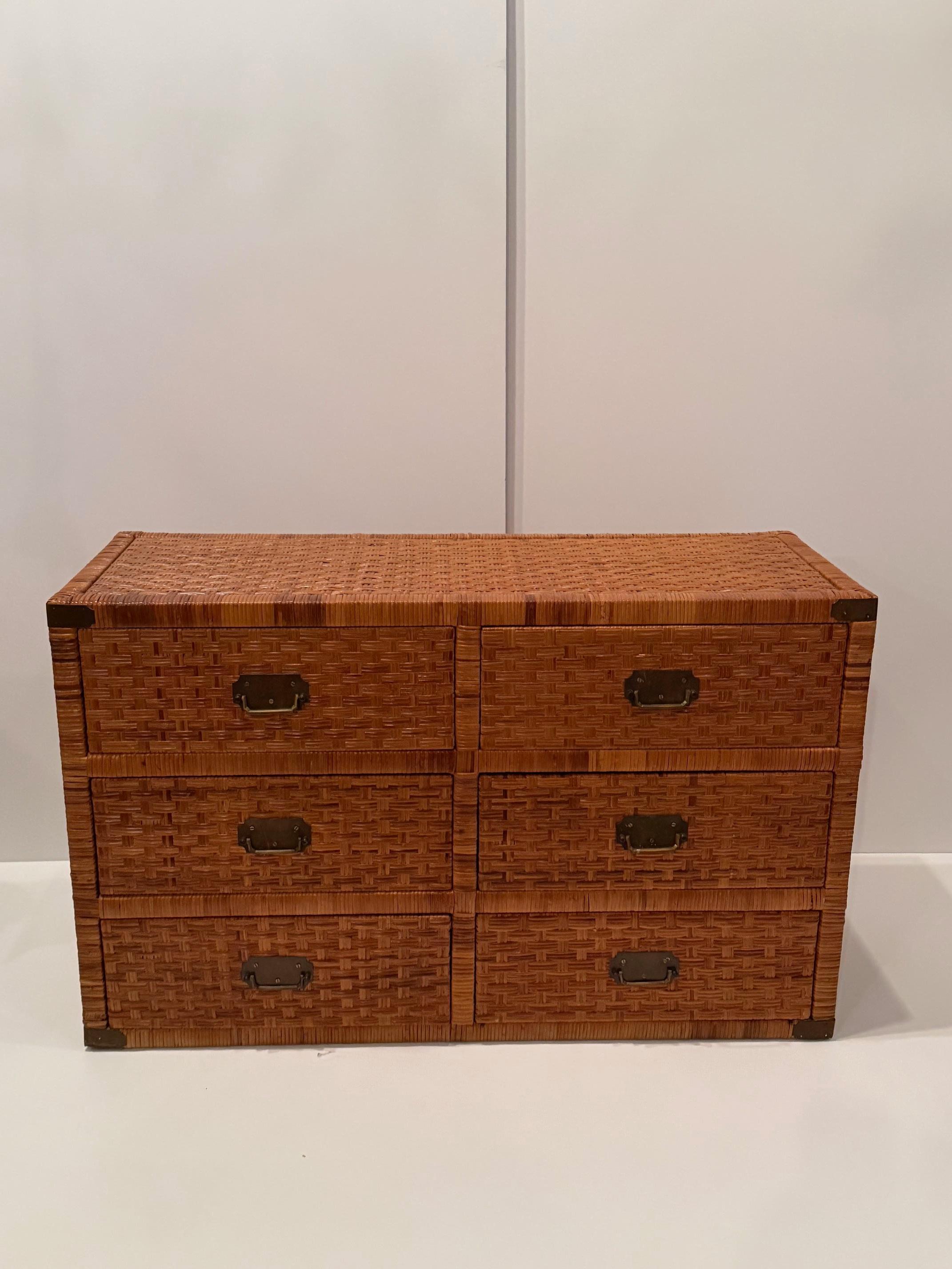 Handsome Large 6 Drawer Woven Rattan Chest of Drawers with Metal Mounts en vente 3