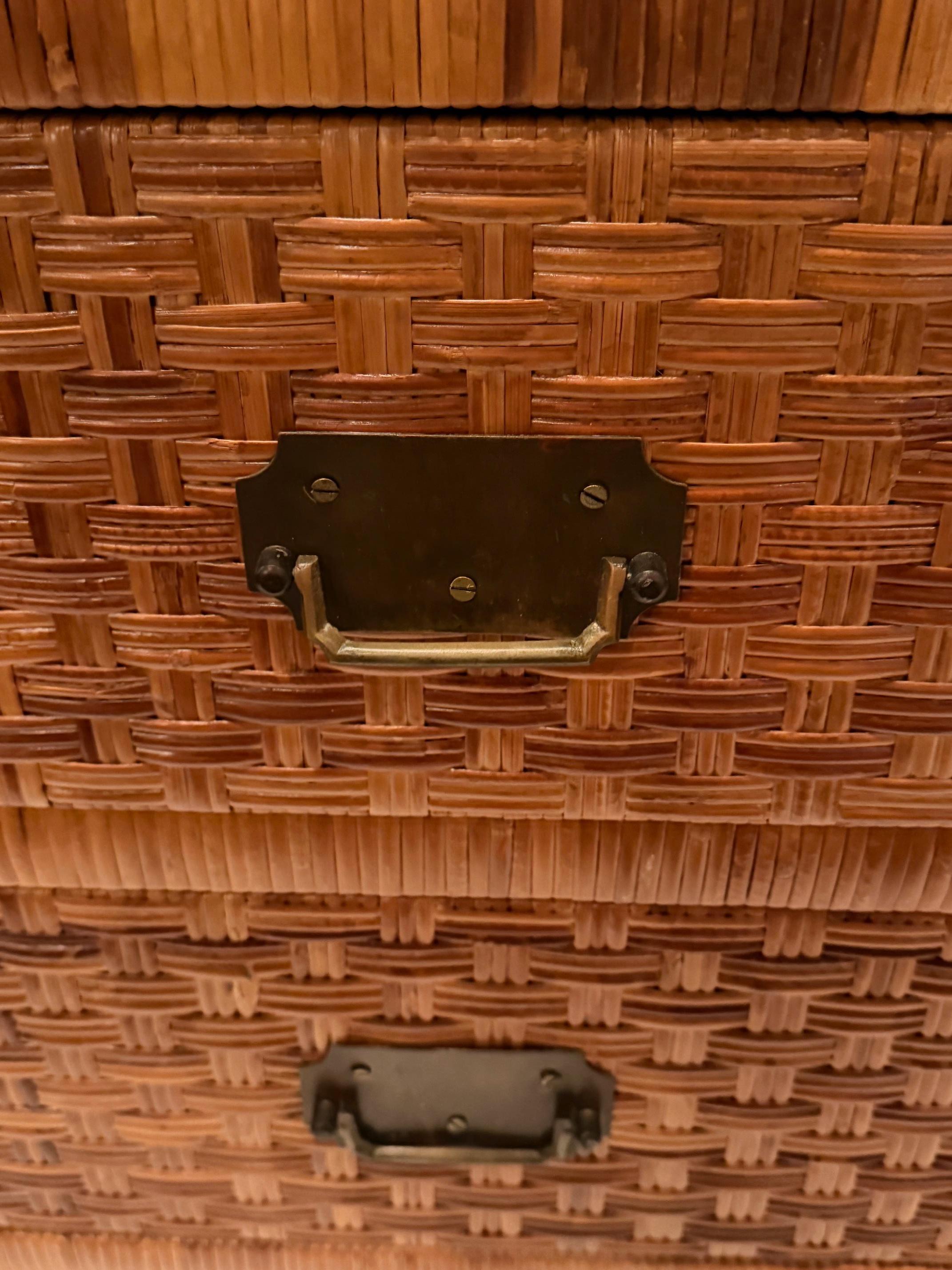 Organique Handsome Large 6 Drawer Woven Rattan Chest of Drawers with Metal Mounts en vente