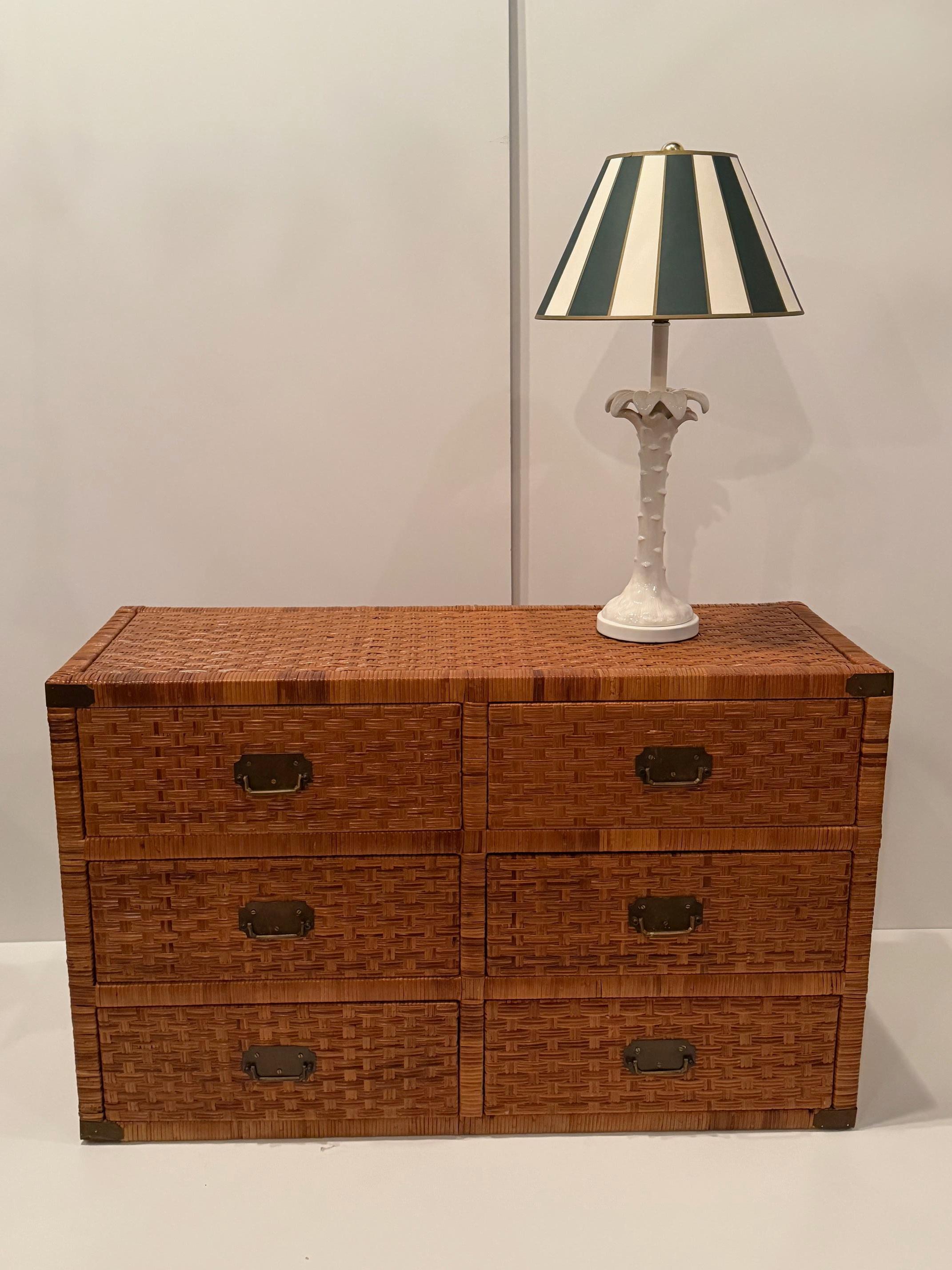 Fin du 20e siècle Handsome Large 6 Drawer Woven Rattan Chest of Drawers with Metal Mounts en vente