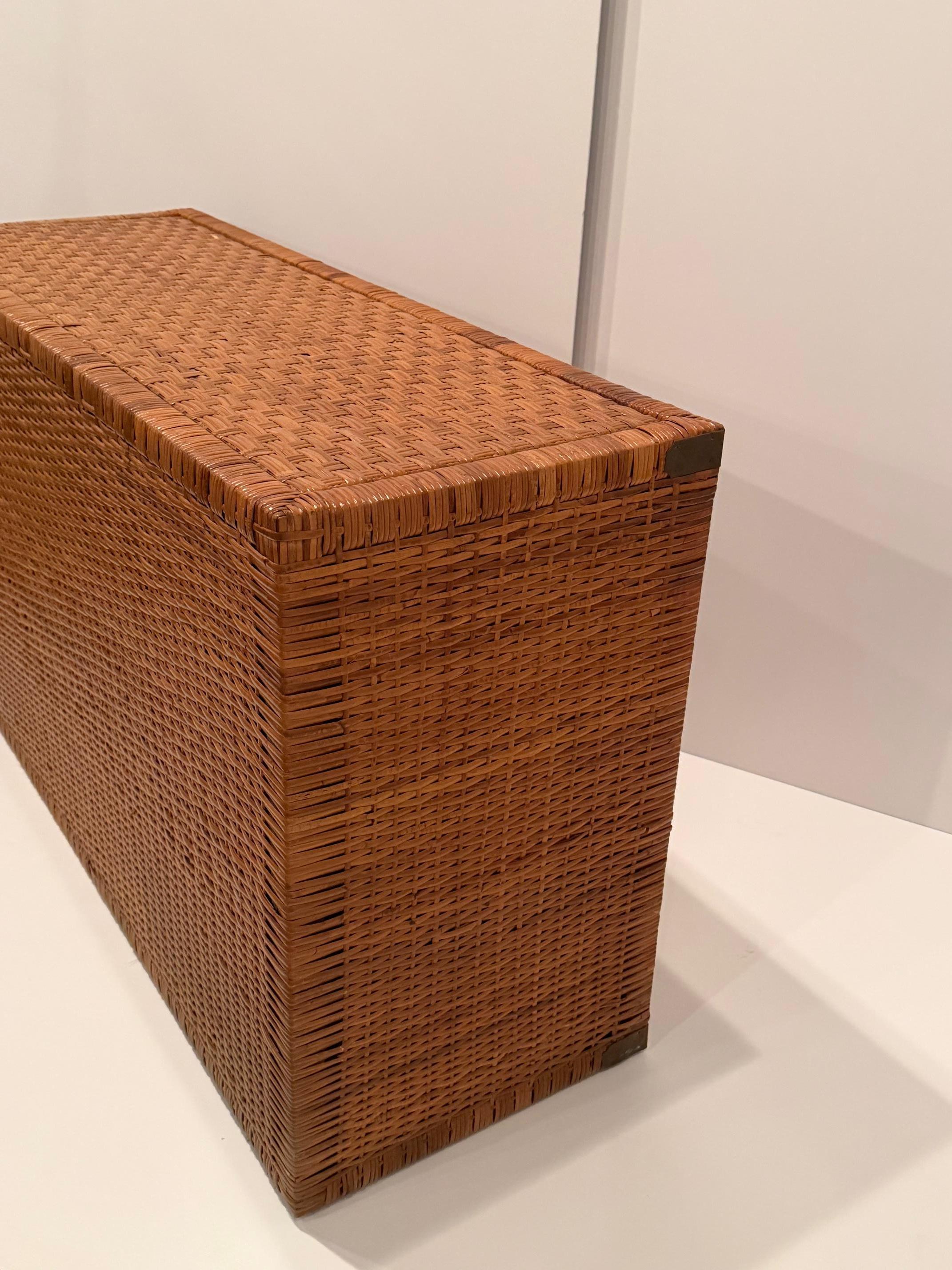 Métal Handsome Large 6 Drawer Woven Rattan Chest of Drawers with Metal Mounts en vente