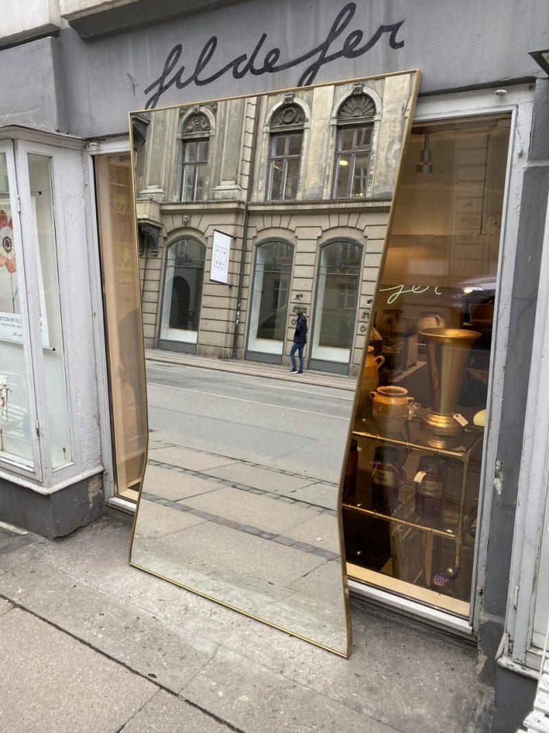 italien Beau grand miroir en laiton du milieu du siècle, Italie en vente