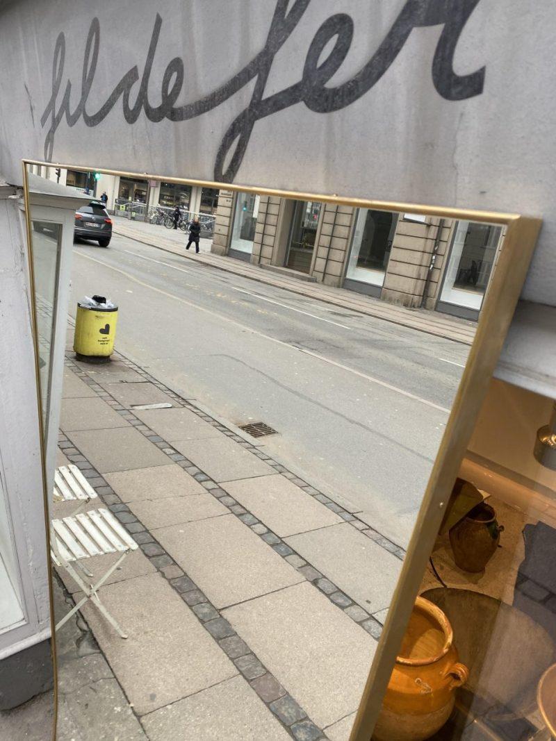 Beau grand miroir en laiton du milieu du siècle, Italie Bon état - En vente à Copenhagen K, DK
