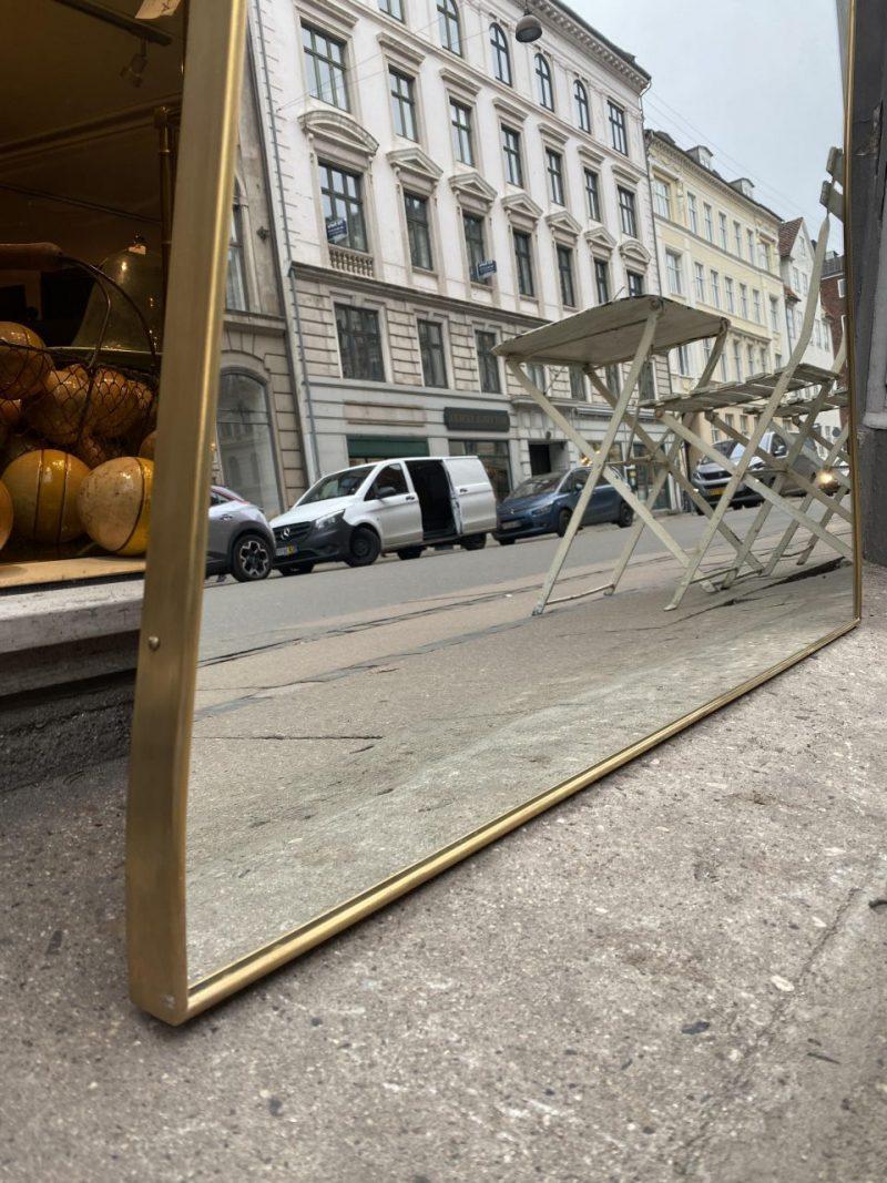 20ième siècle Beau grand miroir en laiton du milieu du siècle, Italie en vente
