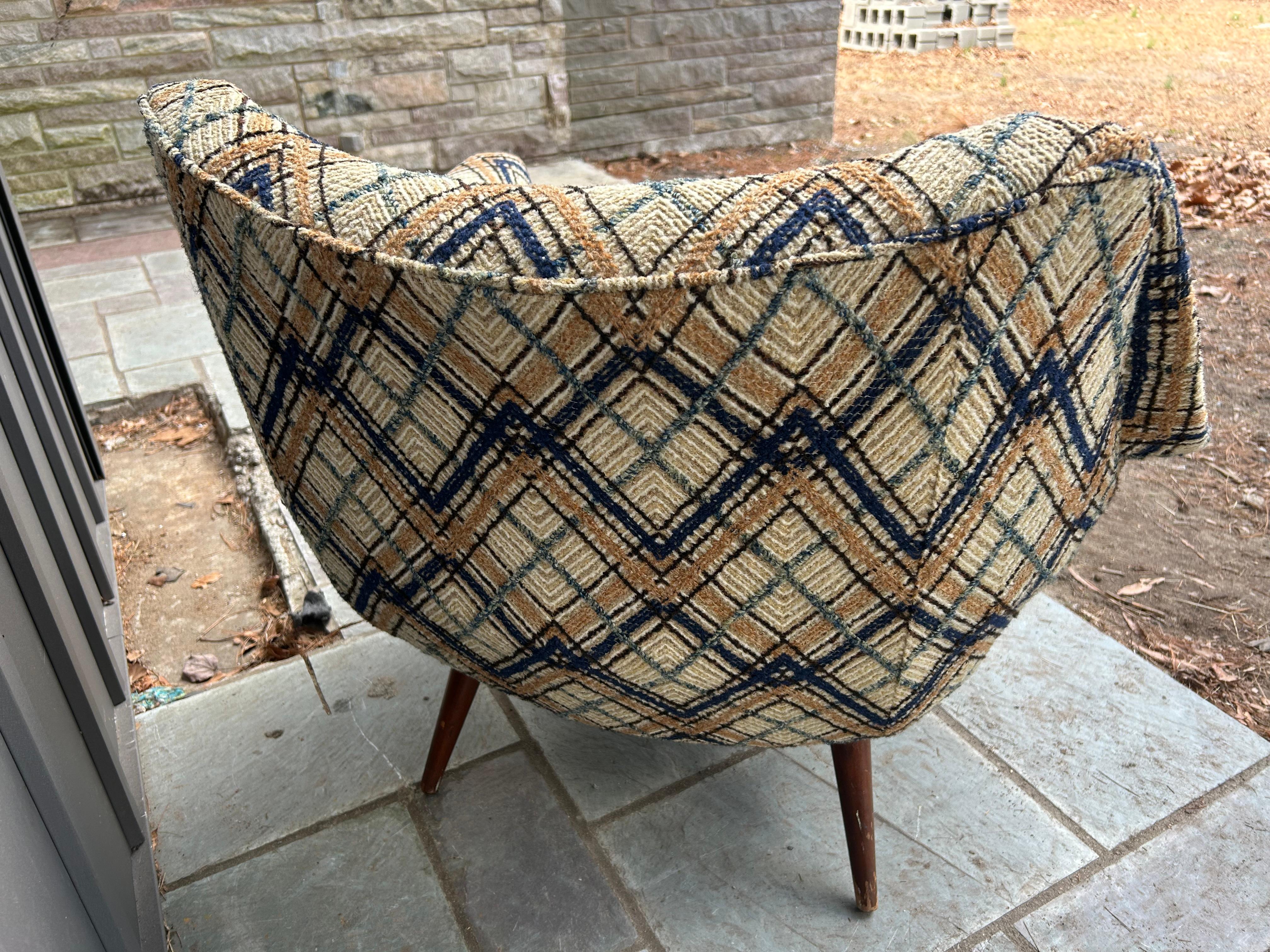 Handsome Lawrence Peabody Barrel Back Tub Chair Selig, Mid-Century Modern In Good Condition For Sale In Pemberton, NJ