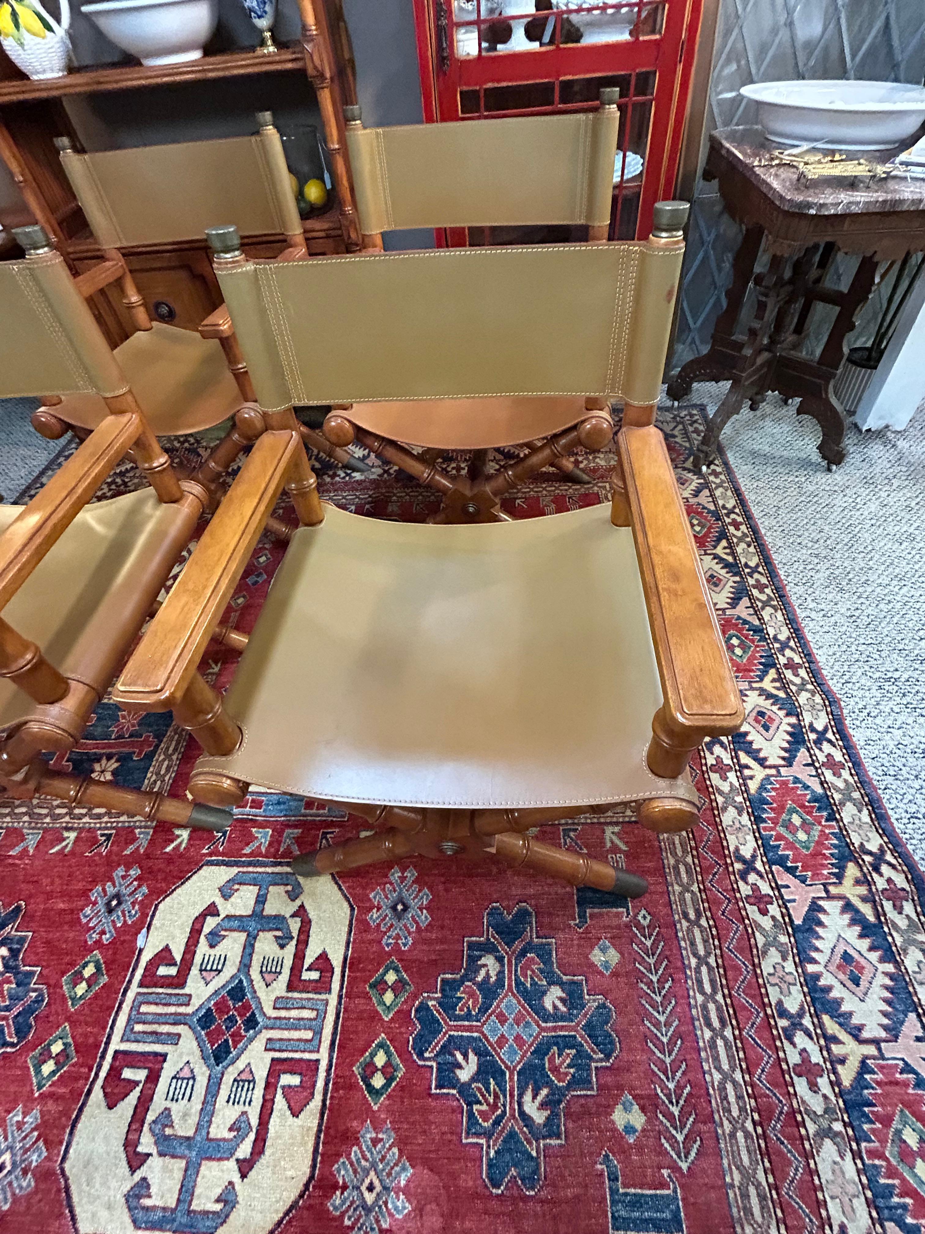 Bellissimo set di  4 poltrone da regista in pelle e mogano.

Sedie 36