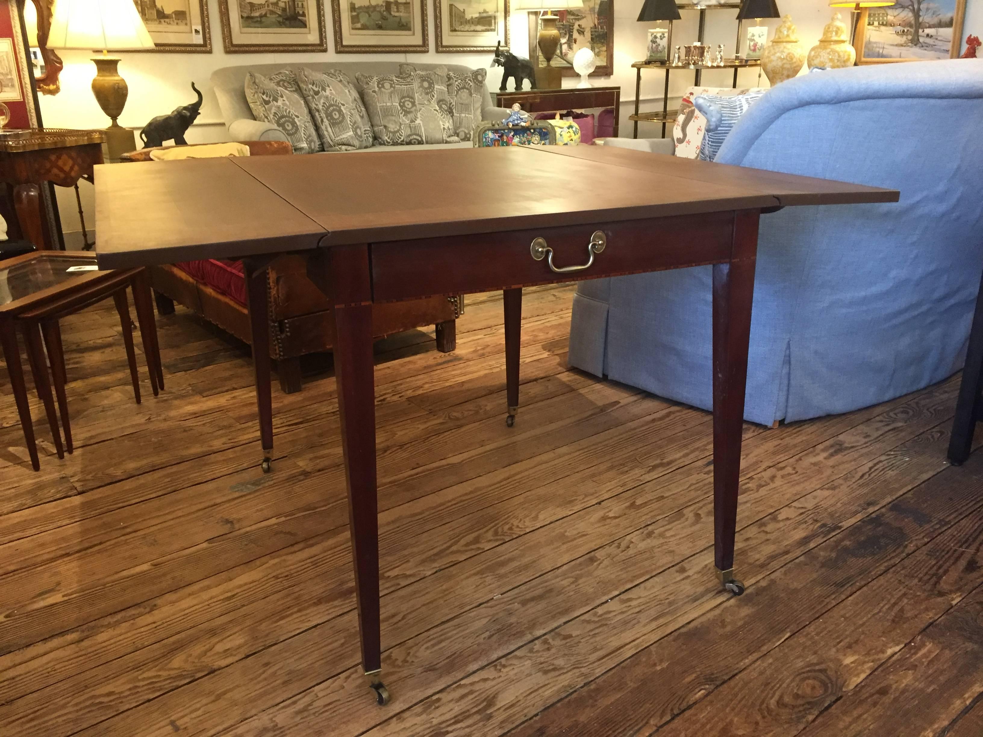 Handsome Mahogany Inlaid Drop-Leaf Table by Baker In Good Condition In Hopewell, NJ