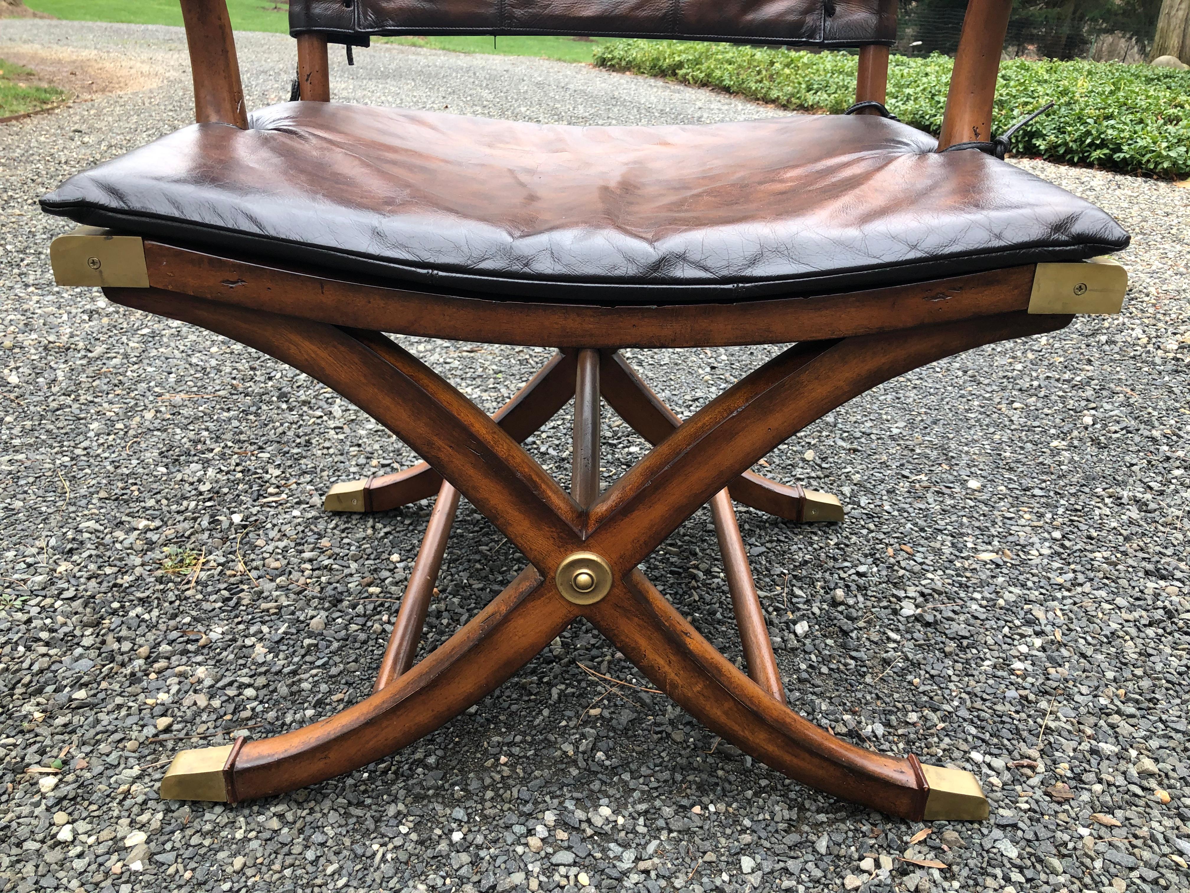 Handsome Mahogany and Leather Campaign Safari Chair In Good Condition In Hopewell, NJ