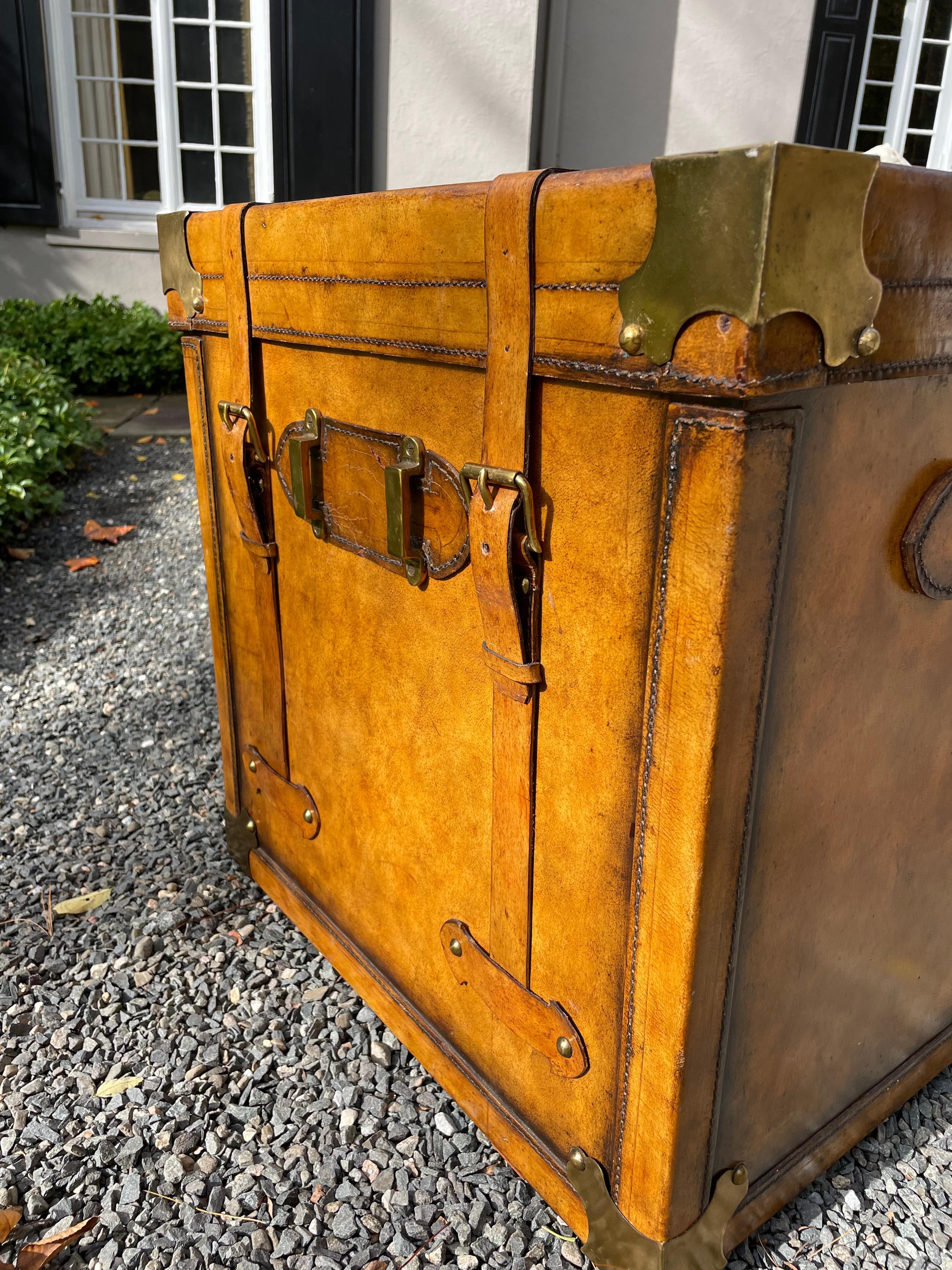 Handsome Maitland Smith Leather End Table That Looks Like a Trunk In Good Condition In Hopewell, NJ