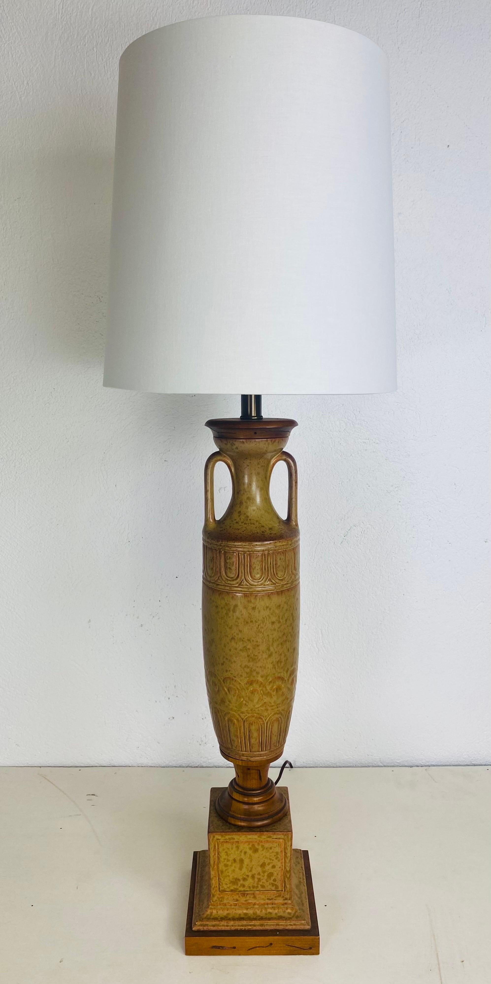 Handsome mid century classical revival decorator pottery table lamp For Sale 3